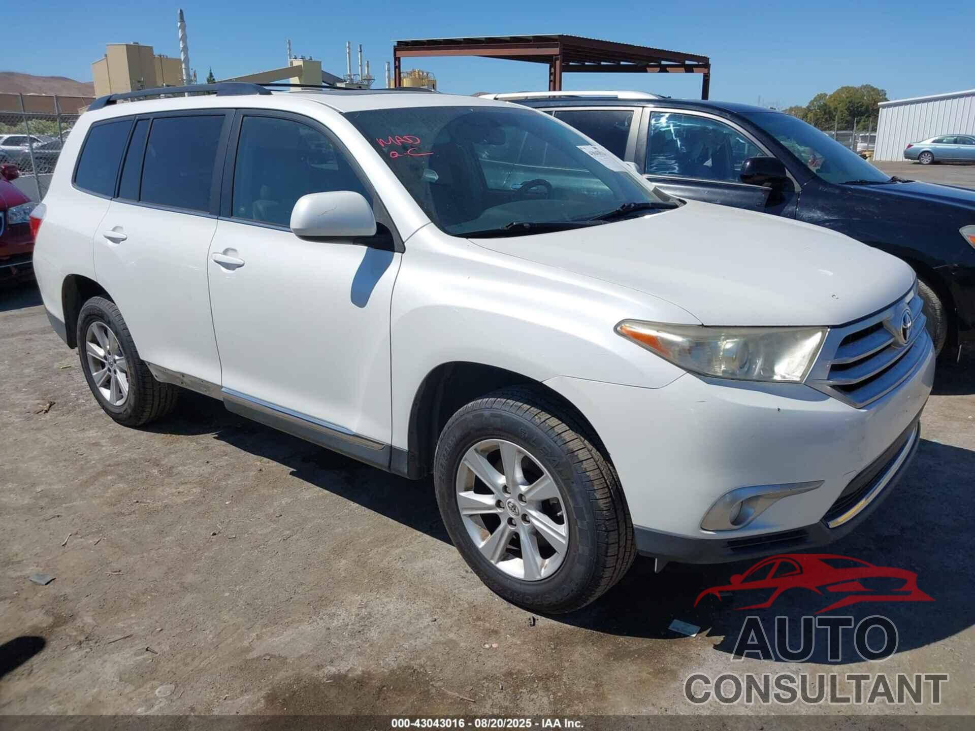 TOYOTA HIGHLANDER 2011 - 5TDBK3EH2BS044620