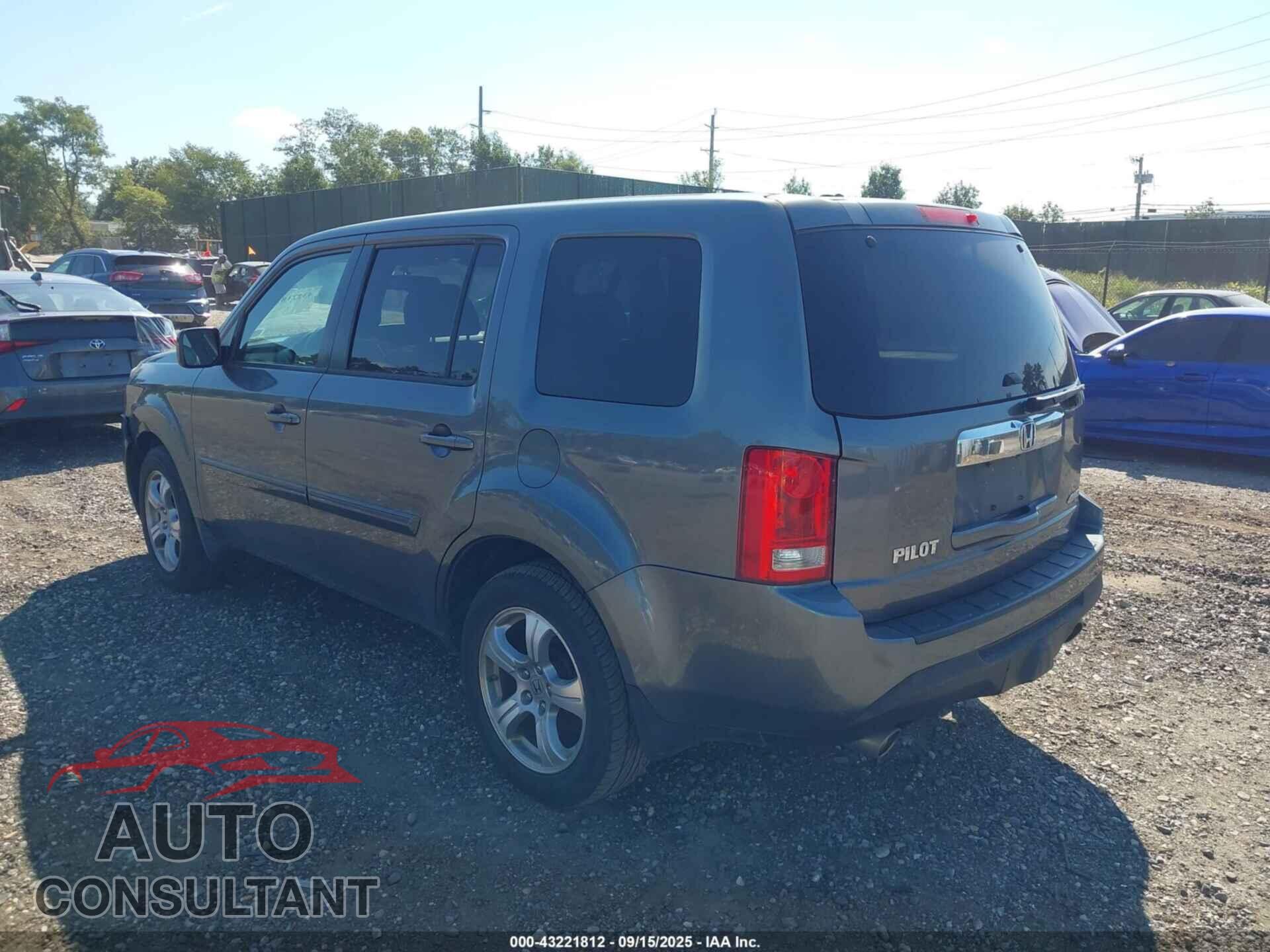 HONDA PILOT 2013 - 5FNYF4H5XDB010602