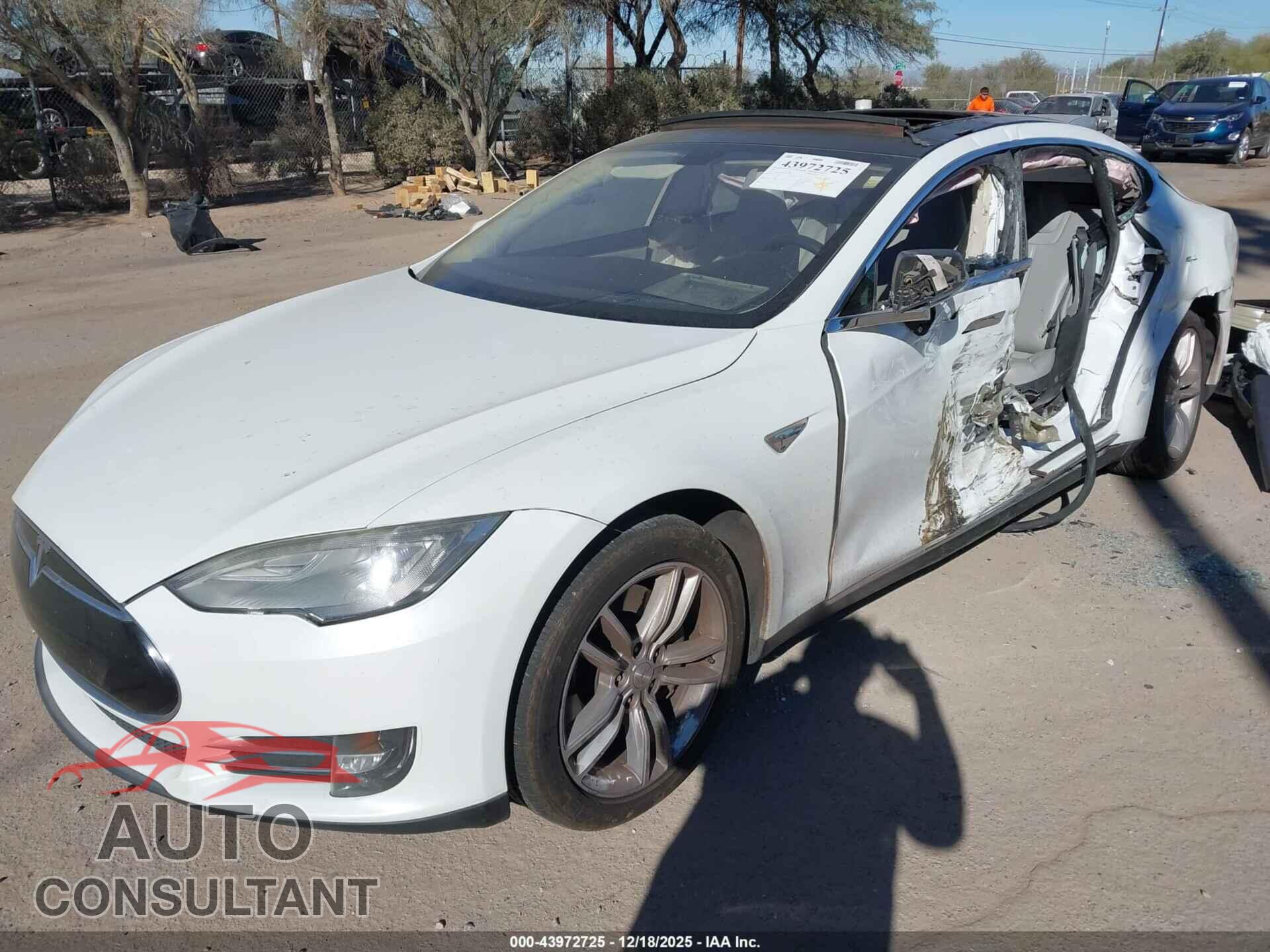 TESLA MODEL S 2013 - 5YJSA1DN9DFP04061