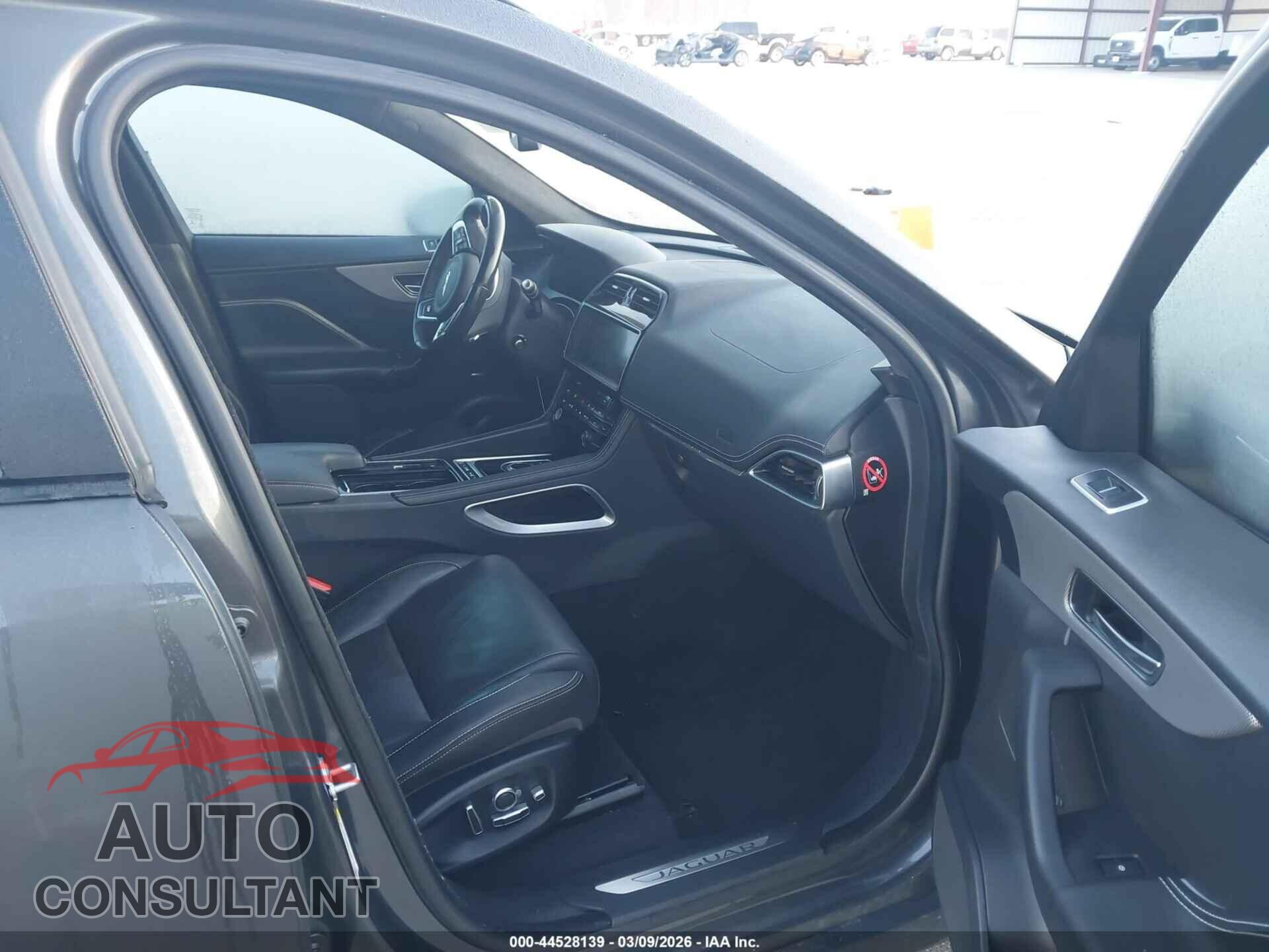 JAGUAR F-PACE 2018 - SADCM2FV7JA248357