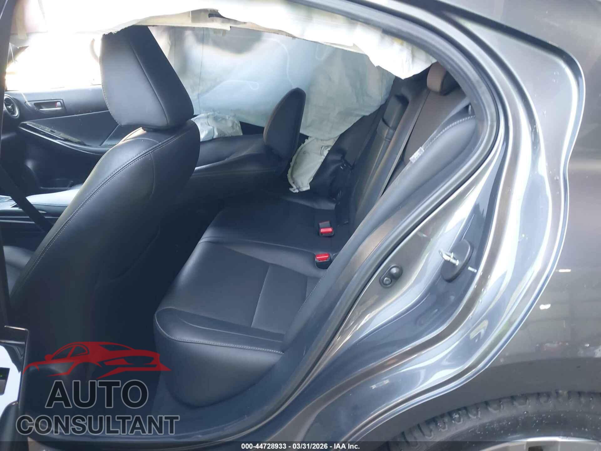 LEXUS IS 300 2021 - JTHCA1D24M5110102