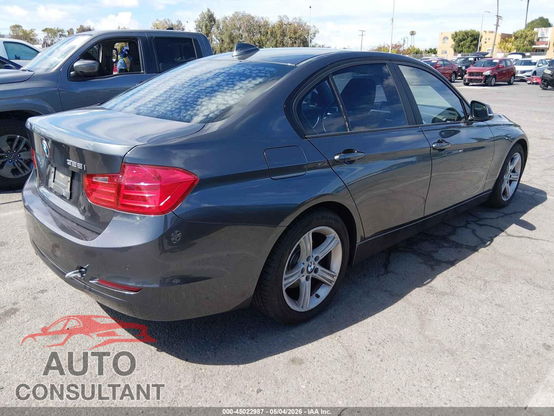 BMW 328I 2013 - WBA3C1C5XDF435559