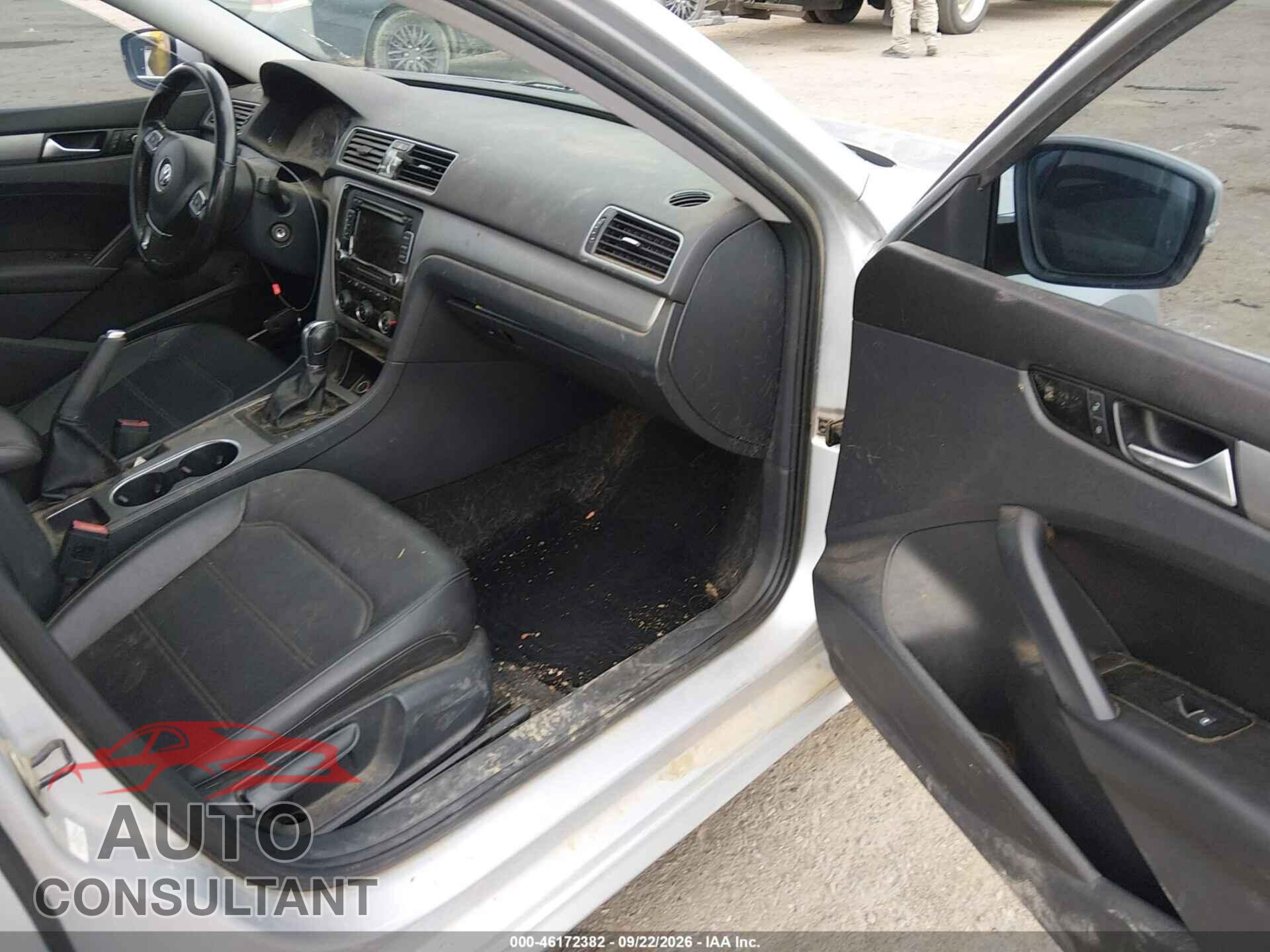 VOLKSWAGEN PASSAT 2014 - 1VWBP7A33EC005945