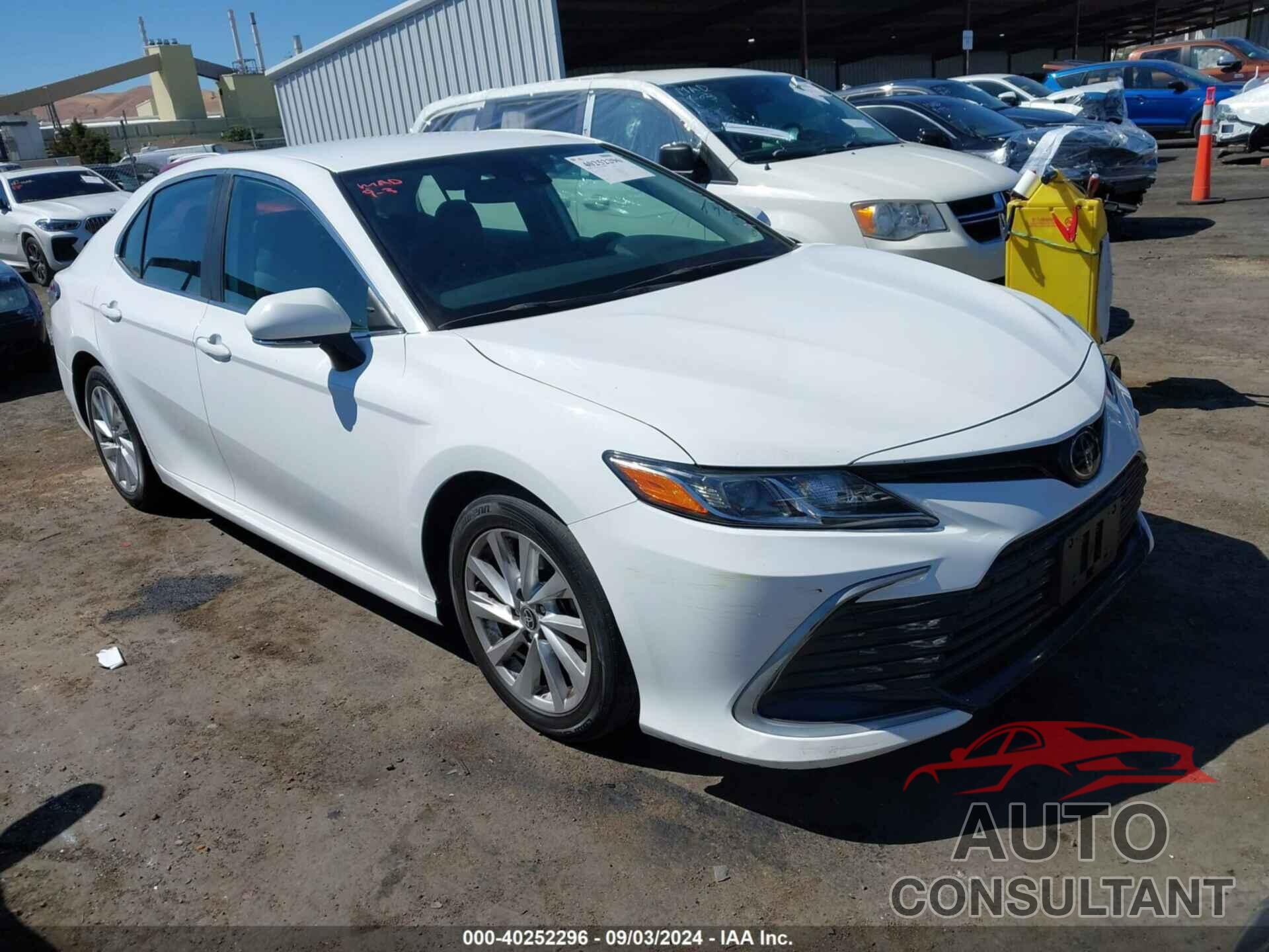 TOYOTA CAMRY 2022 - 4T1R11AK6NU654619