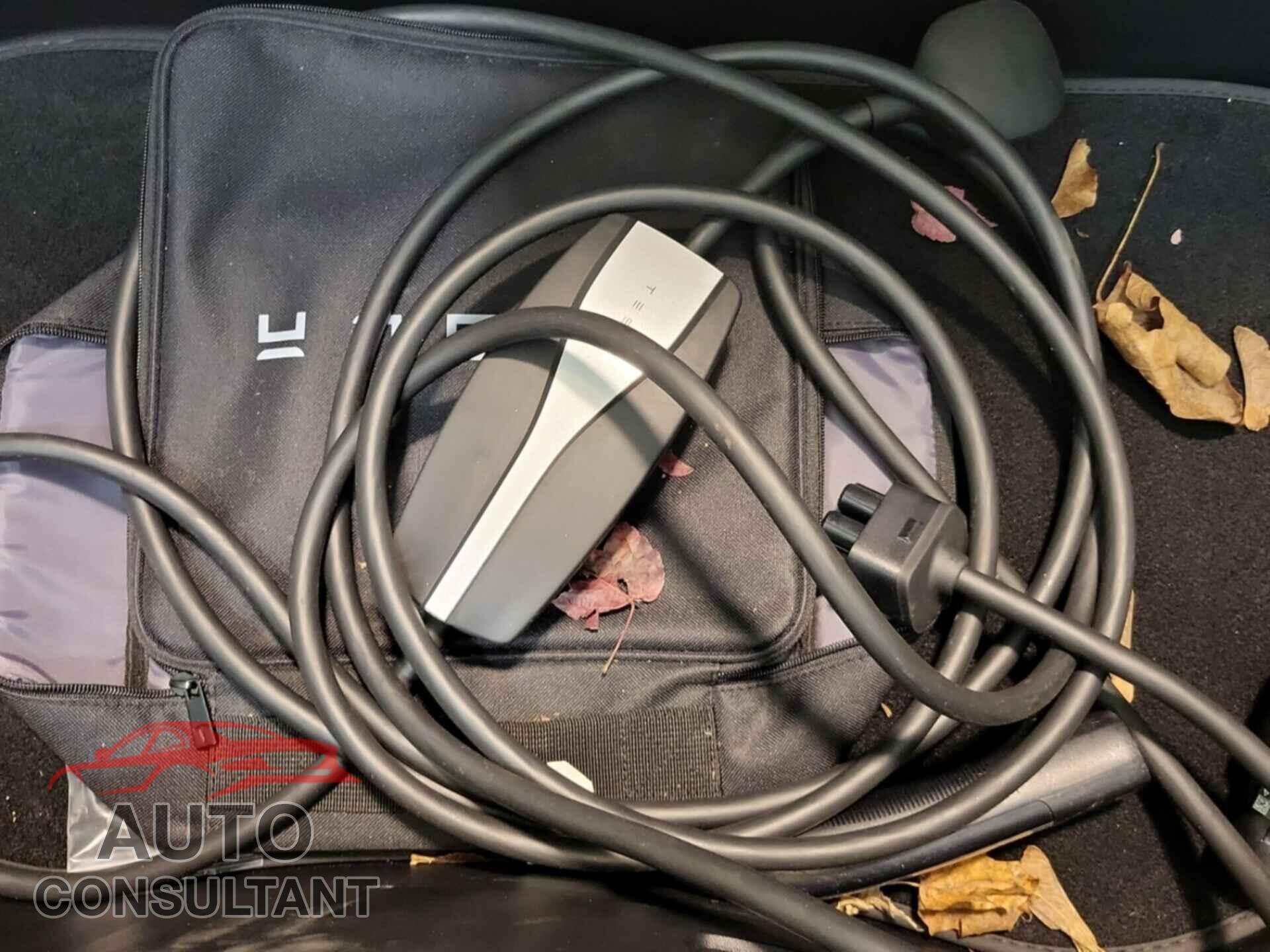 TESLA MODEL 3 2018 - 5YJ3E1EBXJF170366