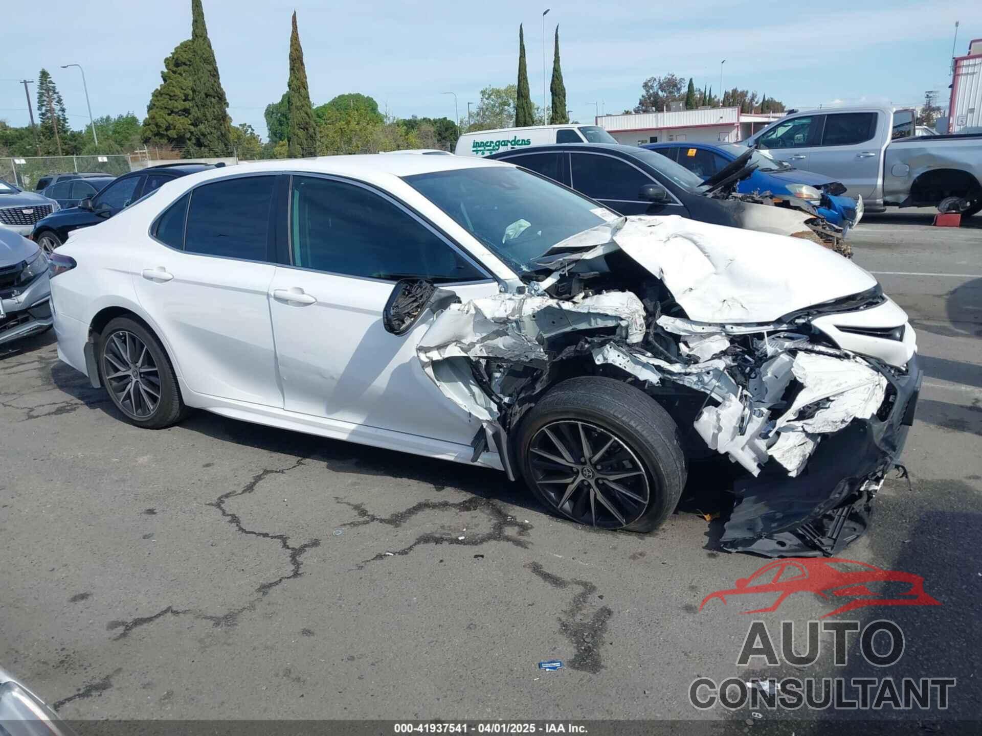 TOYOTA CAMRY 2022 - 4T1G11AKXNU070473