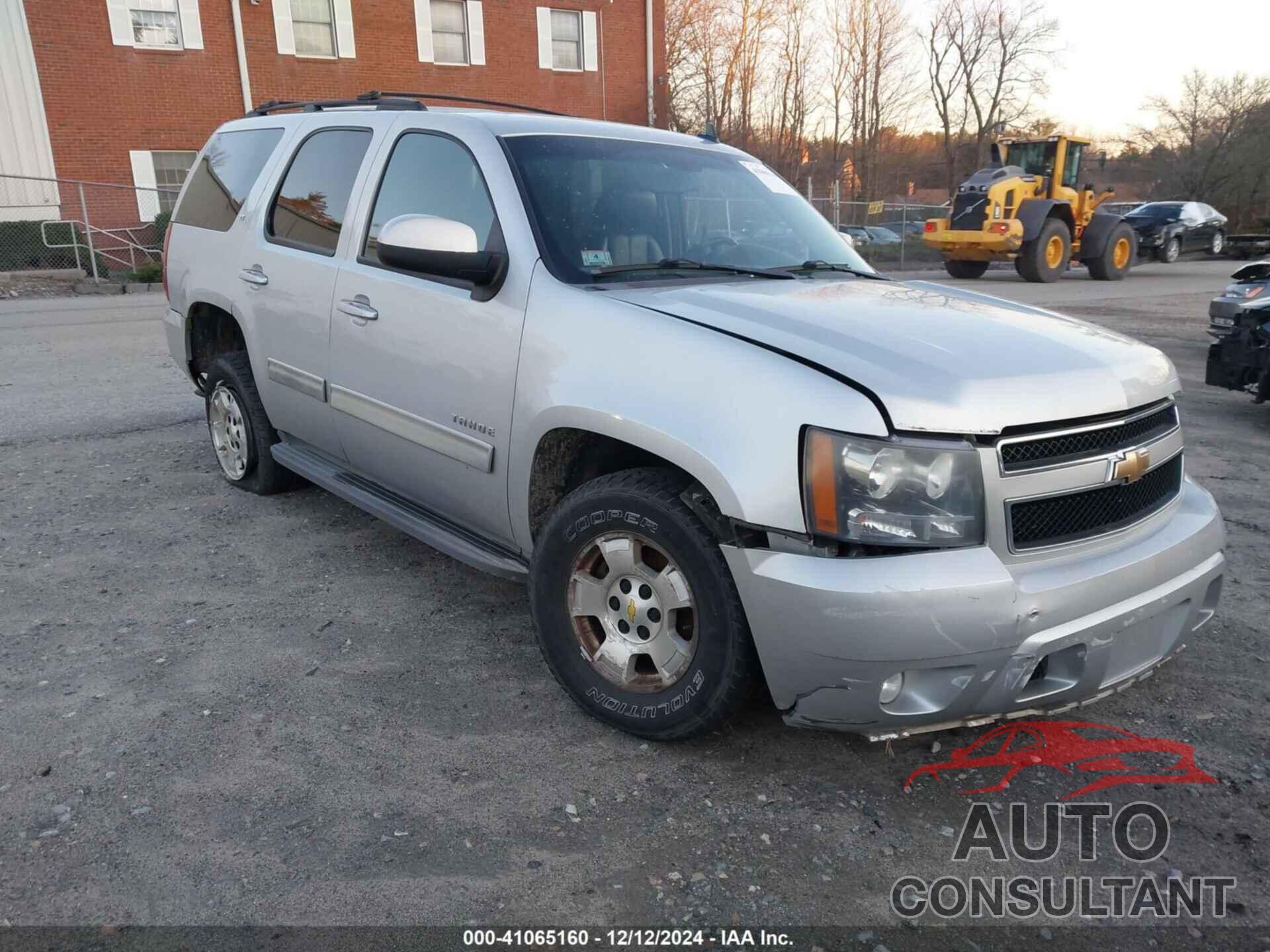 CHEVROLET TAHOE 2011 - 1GNSKBE03BR215725