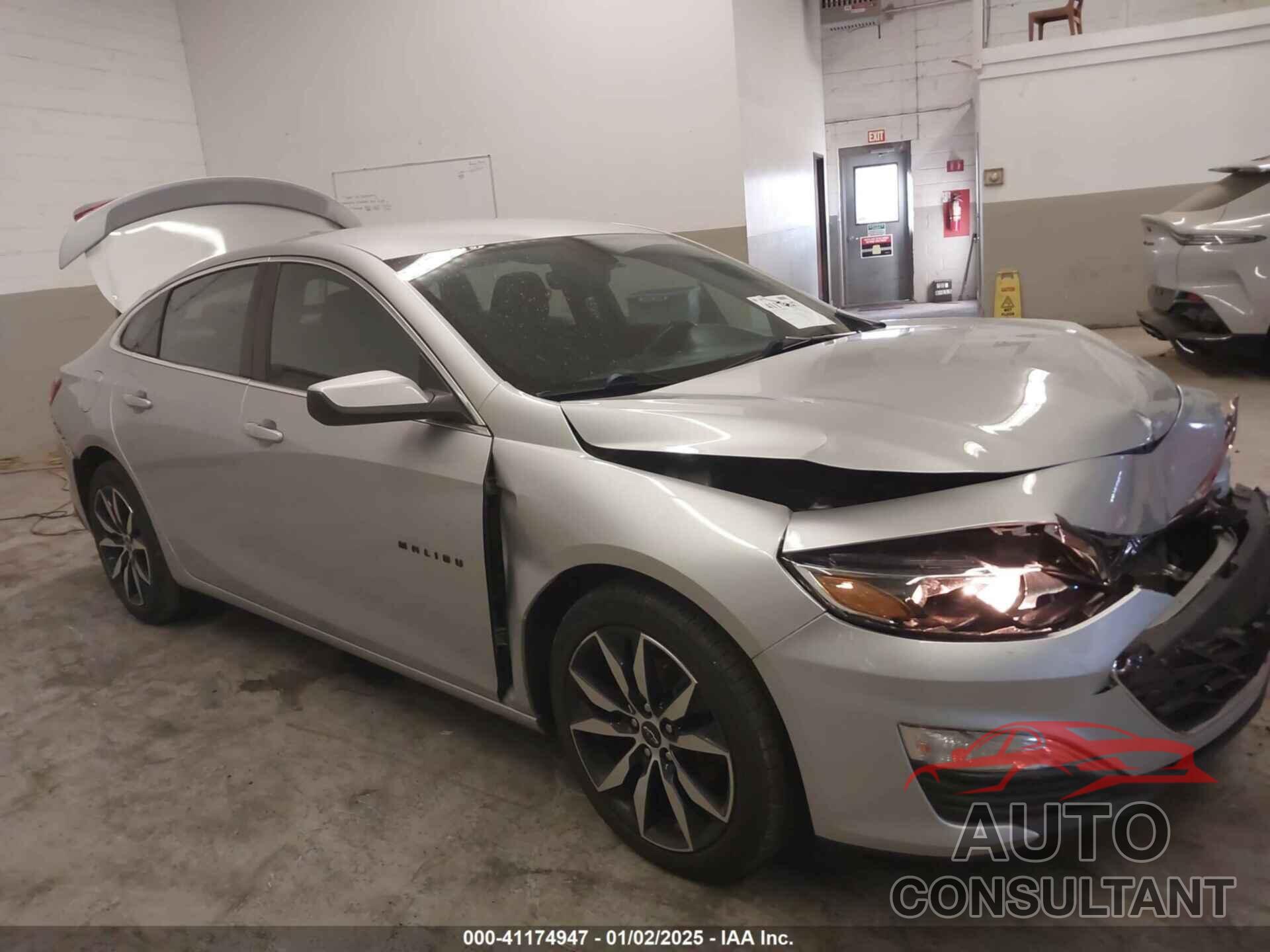 CHEVROLET MALIBU 2020 - 1G1ZG5ST2LF156039