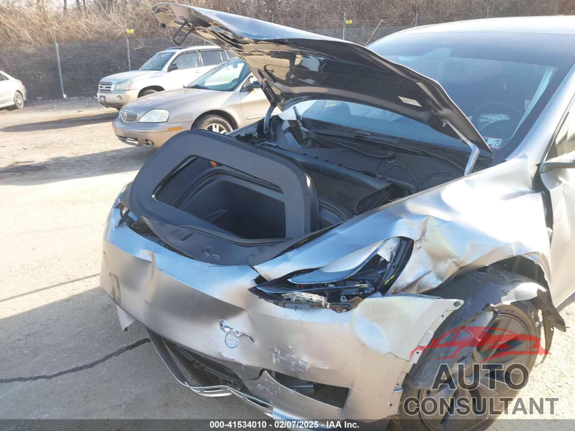 TESLA MODEL Y 2024 - 7SAYGDEE2RA311261