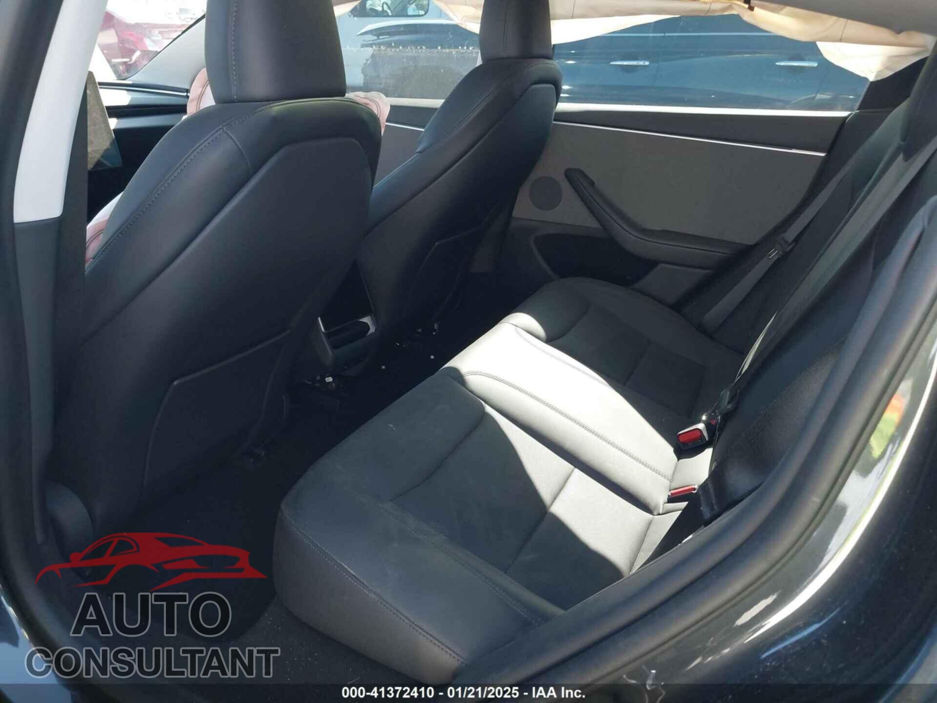 TESLA MODEL 3 2024 - 5YJ3E1EA7RF736647