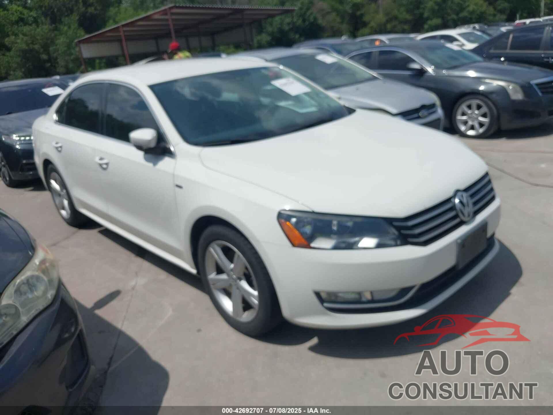 VOLKSWAGEN PASSAT 2015 - 1VWAT7A37FC092709