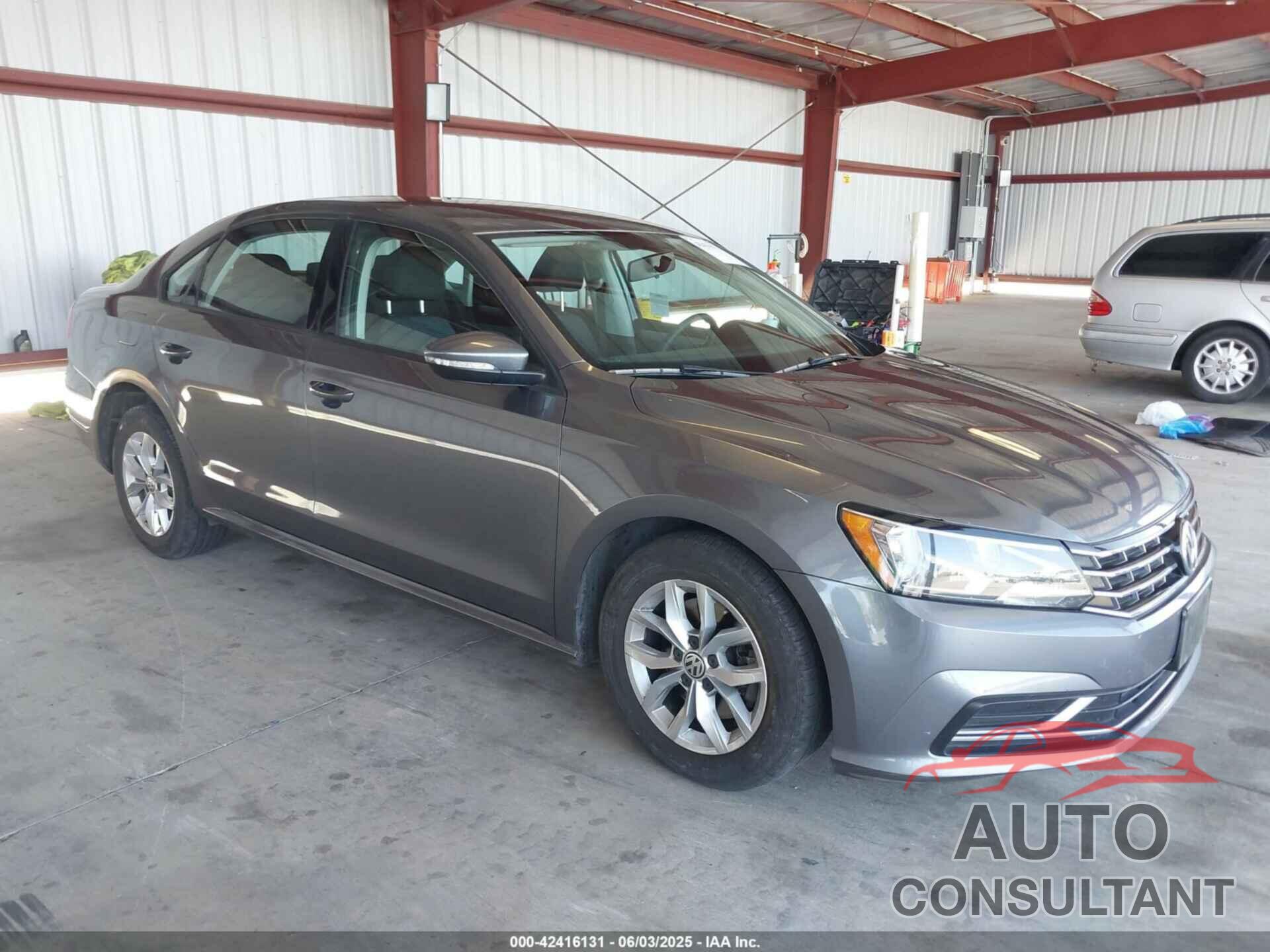 VOLKSWAGEN PASSAT 2018 - 1VWAA7A37JC047557