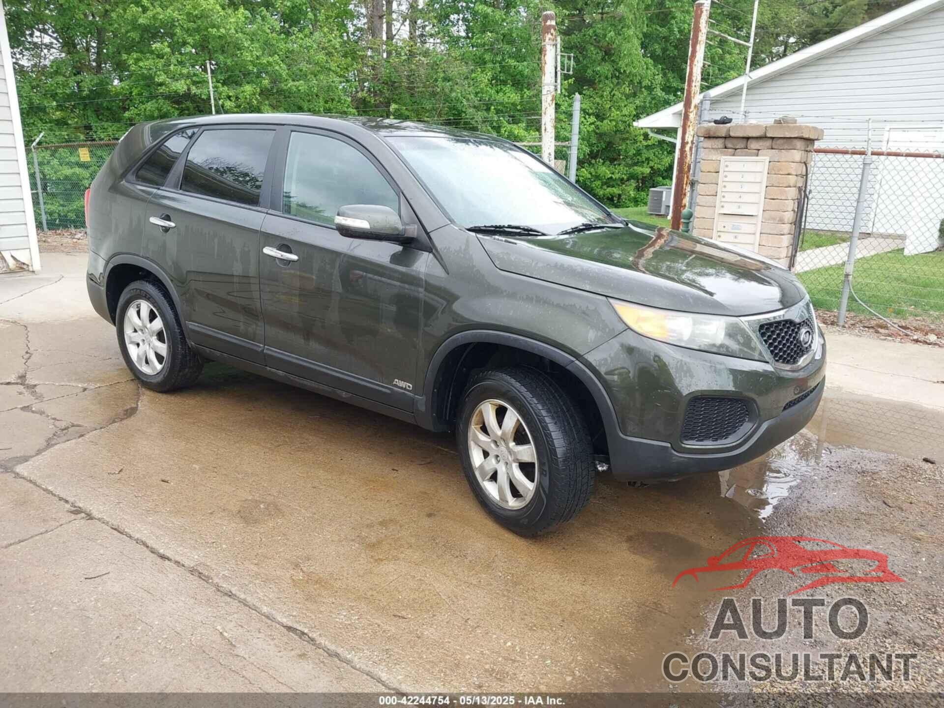 KIA SORENTO 2011 - 5XYKTCA18BG124927