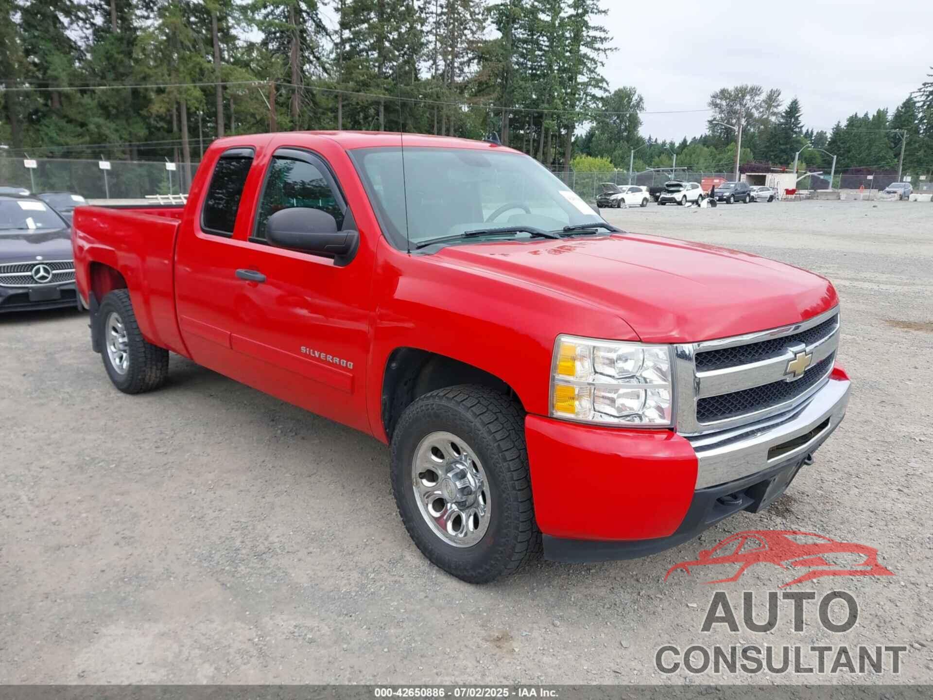 CHEVROLET SILVERADO 1500 2011 - 1GCRKREA6BZ115093