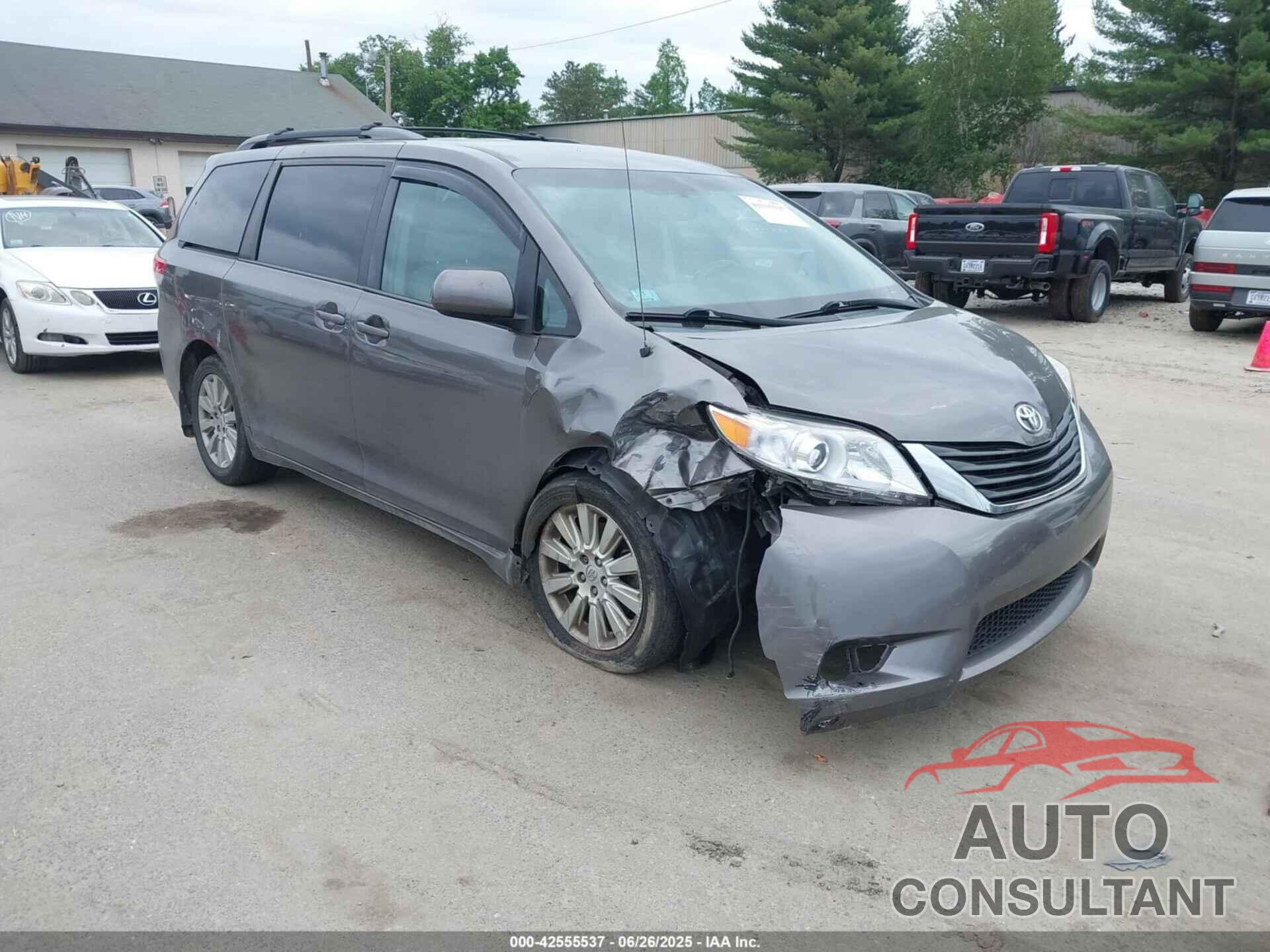 TOYOTA SIENNA 2013 - 5TDJK3DC6DS053616