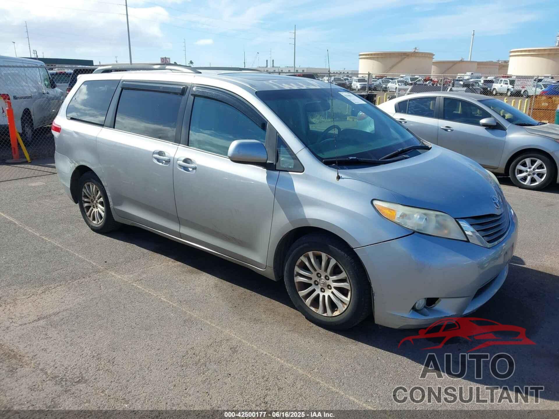 TOYOTA SIENNA 2012 - 5TDYK3DC1CS205475