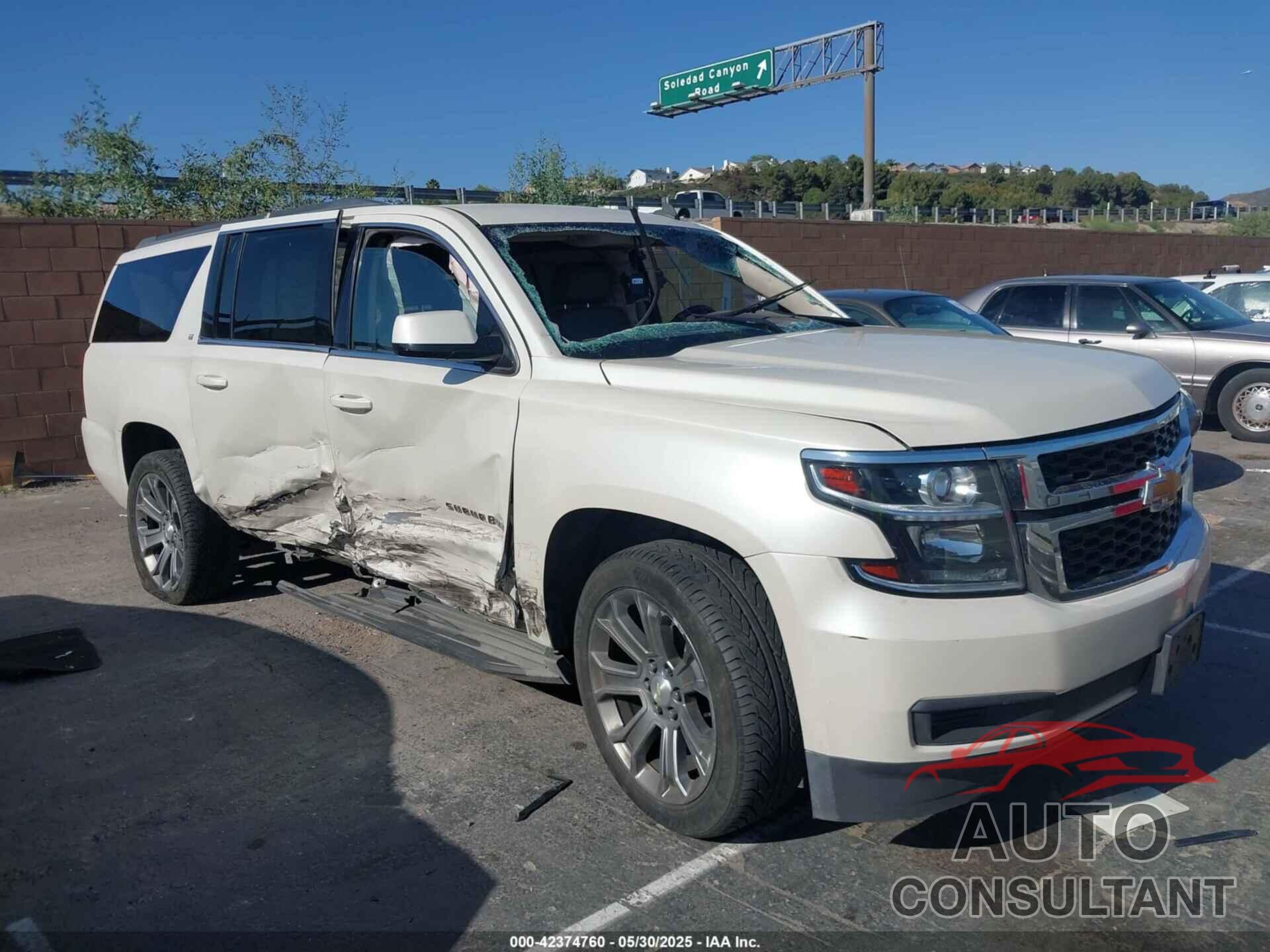 CHEVROLET SUBURBAN 1500 2015 - 1GNSCJKC9FR295169