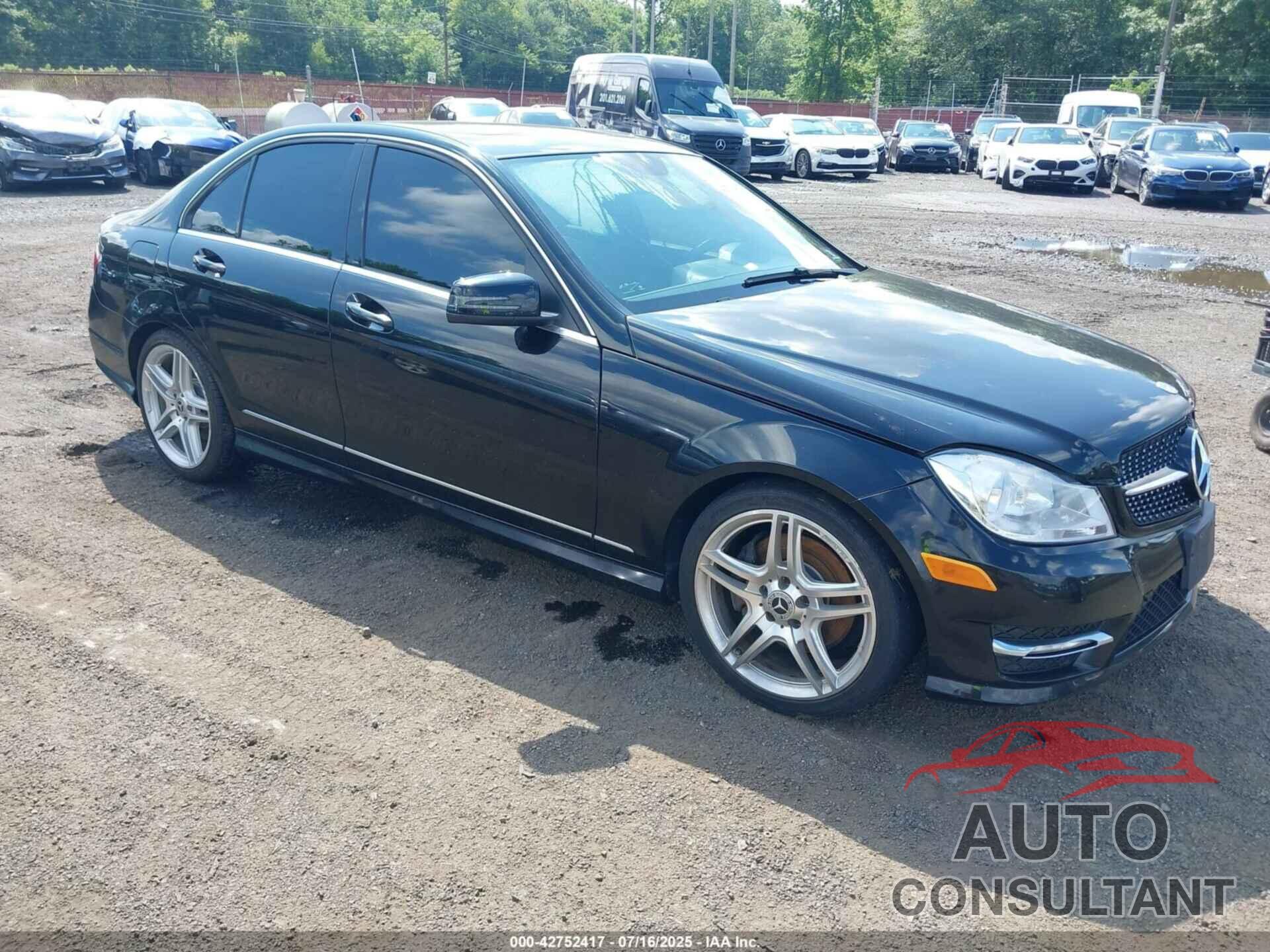 MERCEDES-BENZ C 300 2013 - WDDGF8AB9DR275448