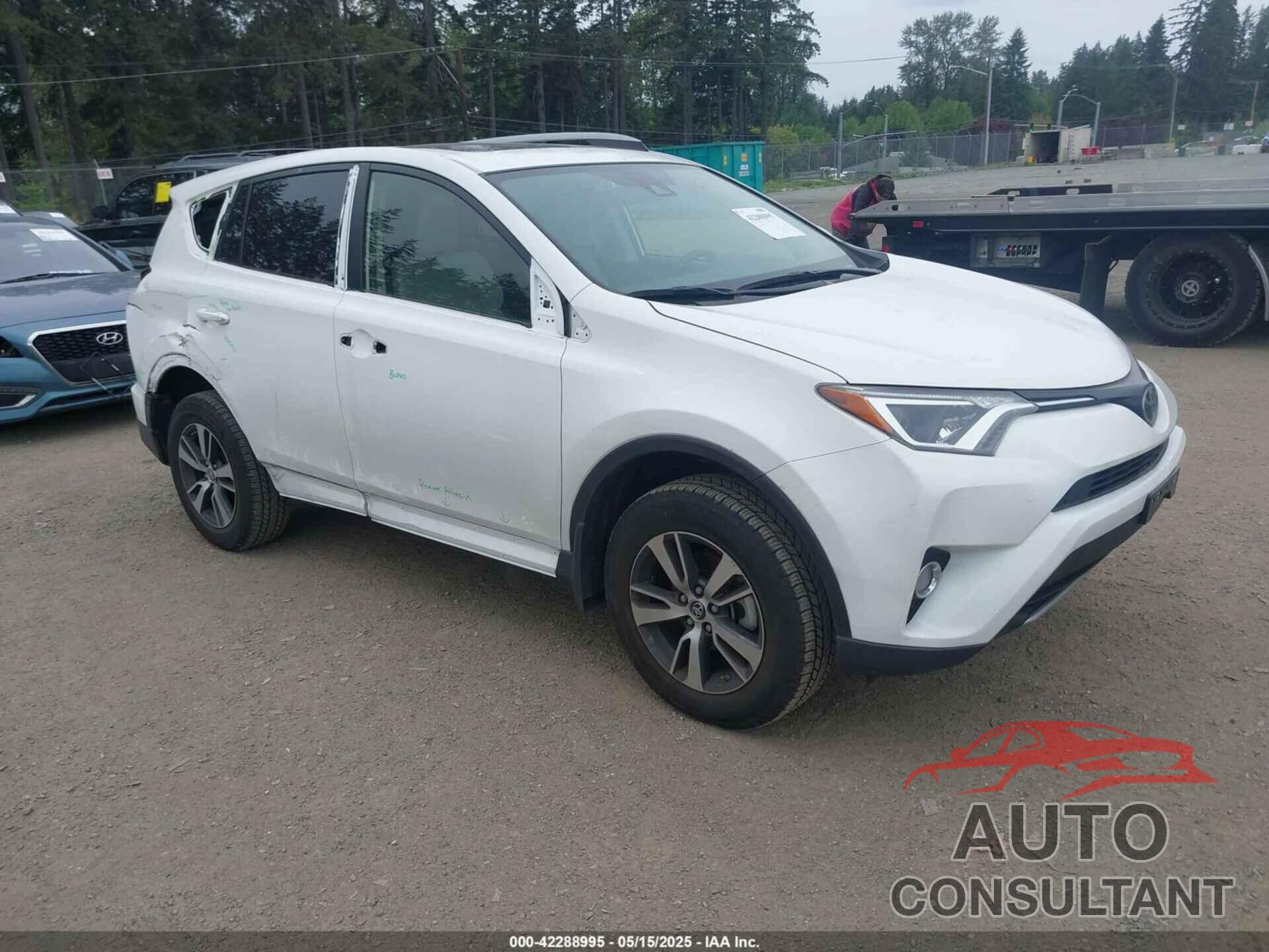 TOYOTA RAV4 2017 - JTMWFREV1HD106530