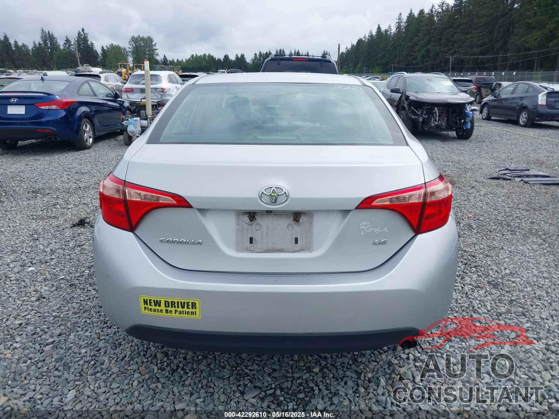 TOYOTA COROLLA 2017 - 2T1BURHEXHC883723