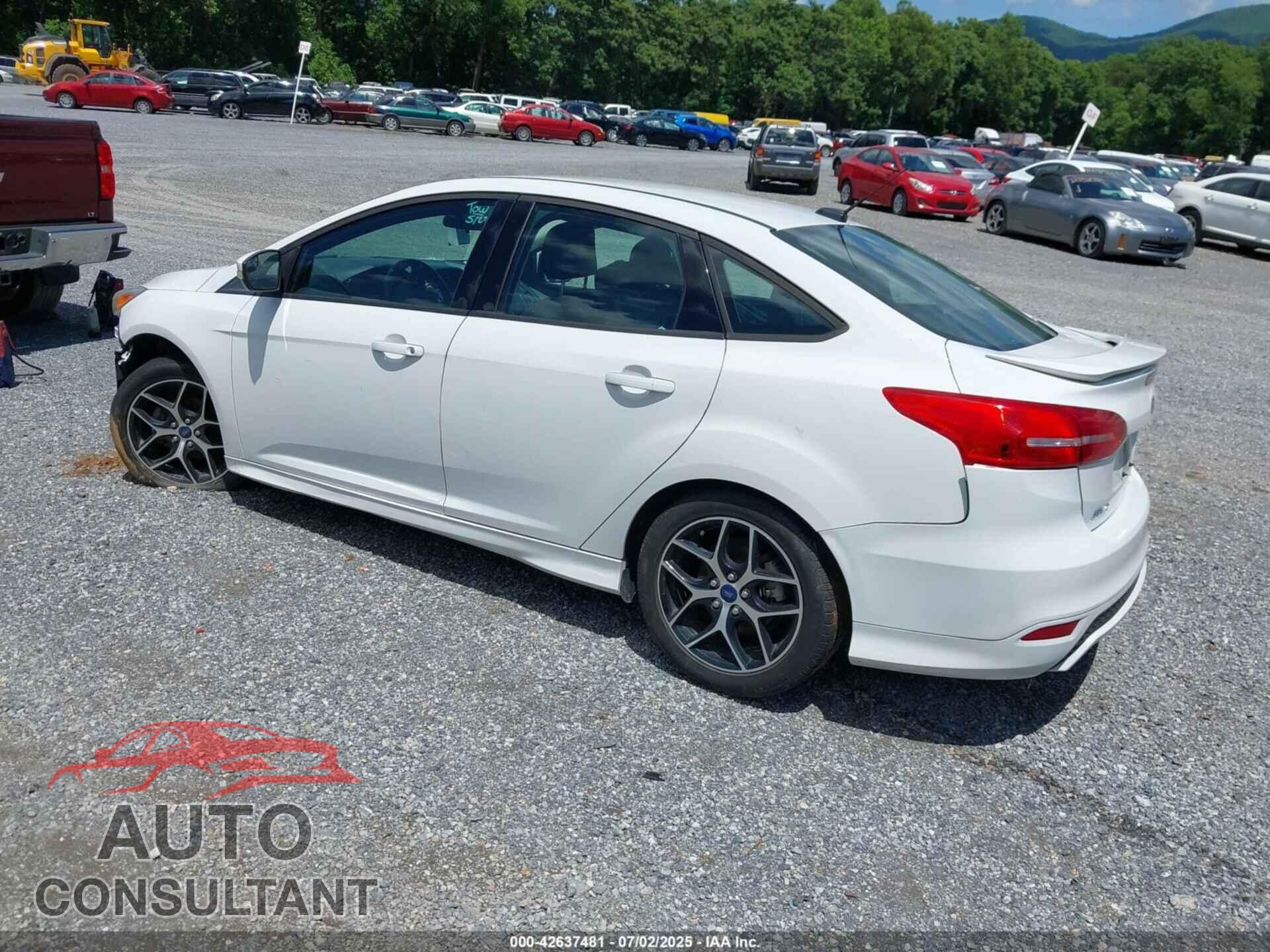FORD FOCUS 2015 - 1FADP3F20FL346117
