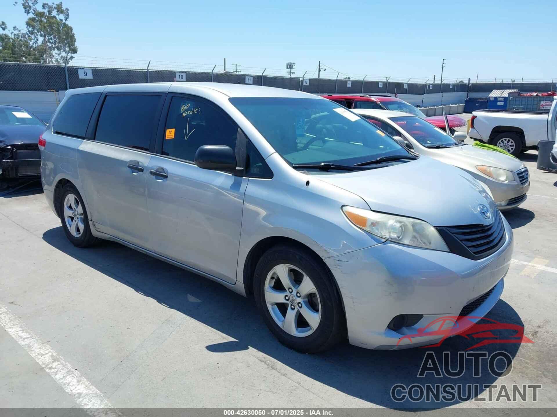 TOYOTA SIENNA 2014 - 5TDZK3DC0ES484845