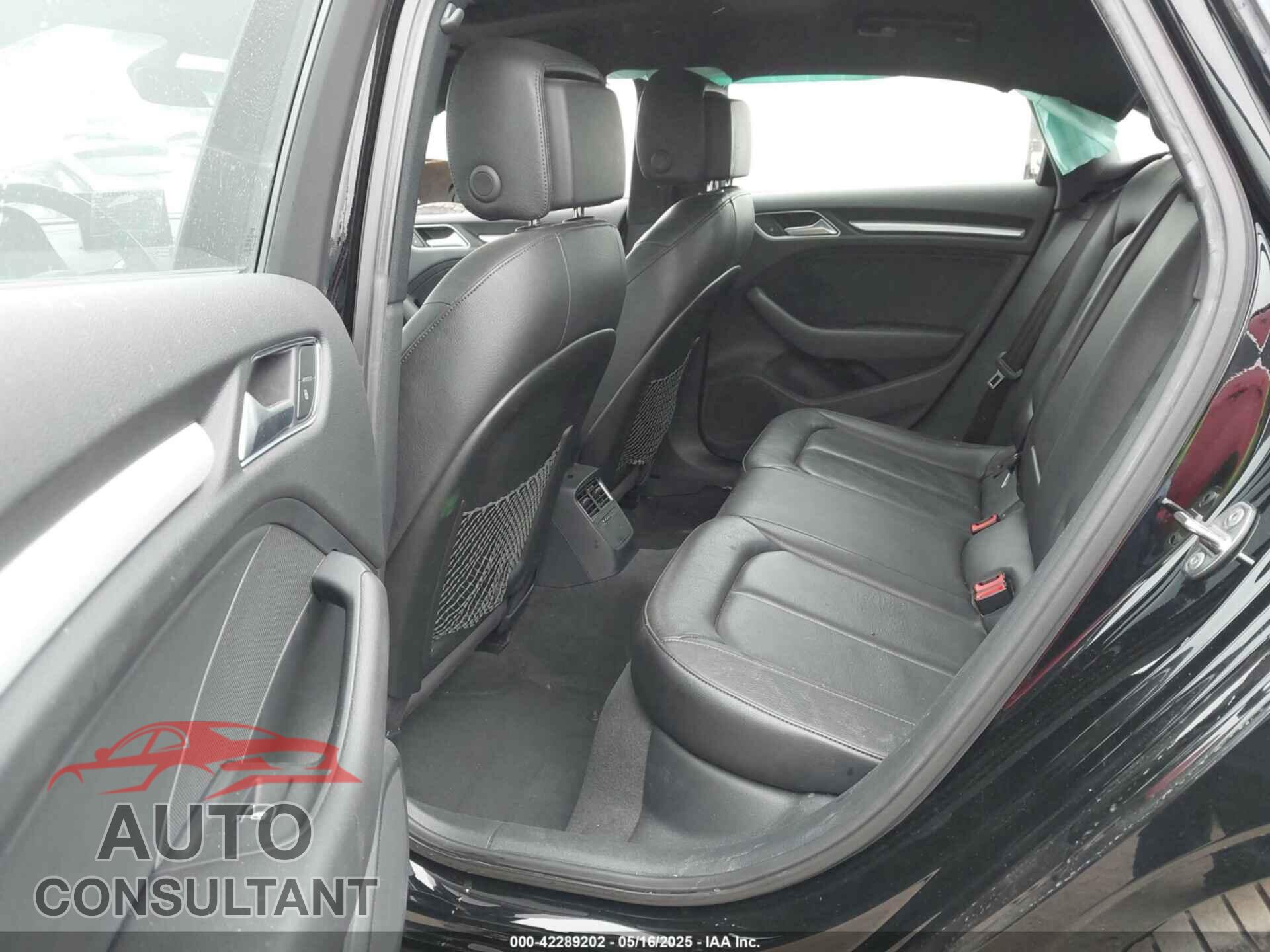 AUDI A3 2019 - WAUAUGFF8KA093096