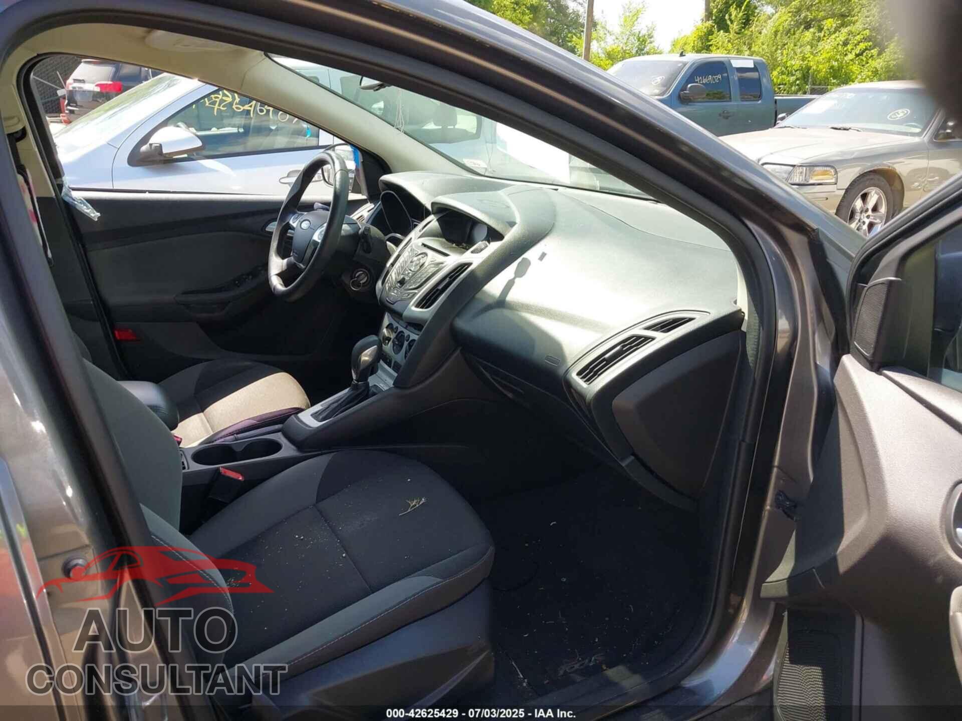 FORD FOCUS 2014 - 1FADP3K27EL157825