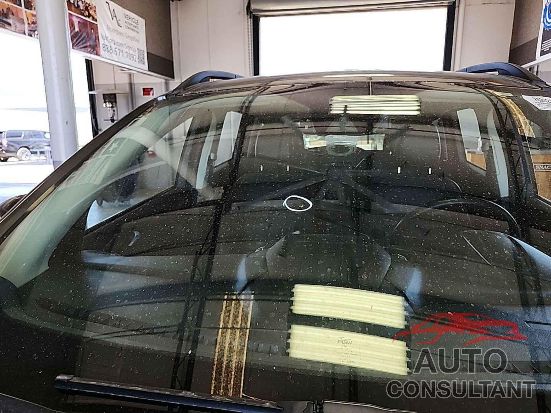 FORD ESCAPE 2018 - 1FMCU0HD1JUC41306
