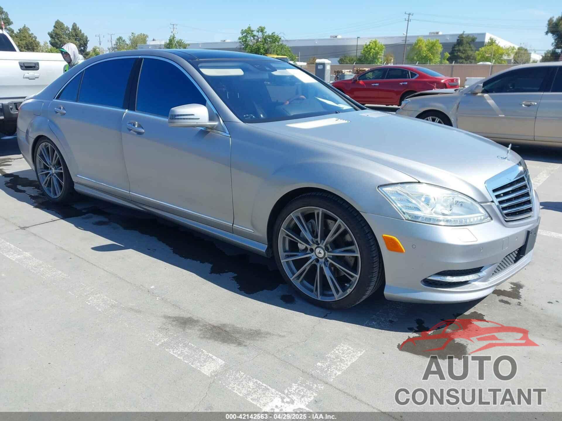 MERCEDES-BENZ S 550 2010 - WDDNG7BB9AA327734