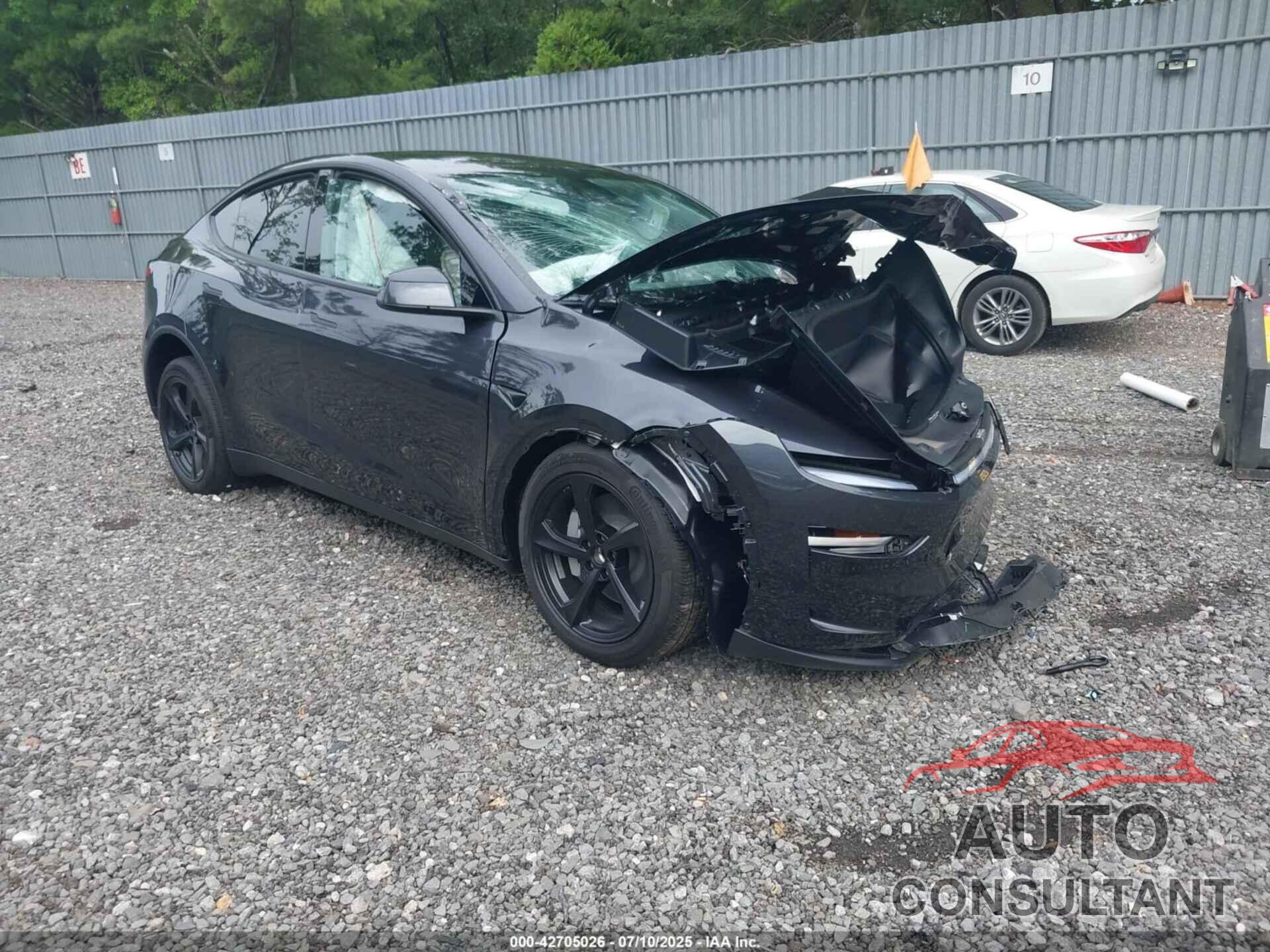 TESLA MODEL Y 2026 - 7SAYGDED1TF376975