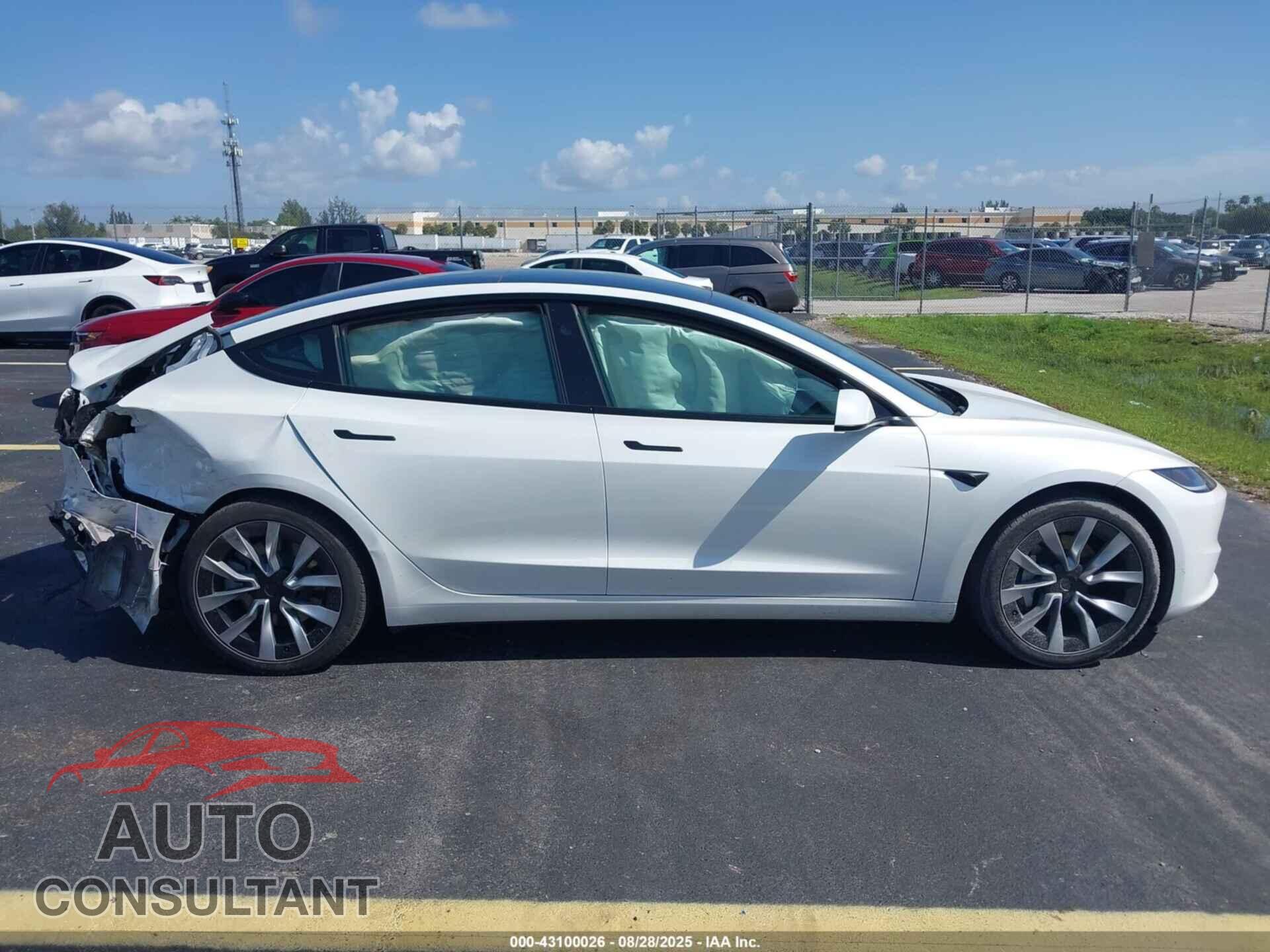 TESLA MODEL 3 2024 - 5YJ3E1EA5RF752328
