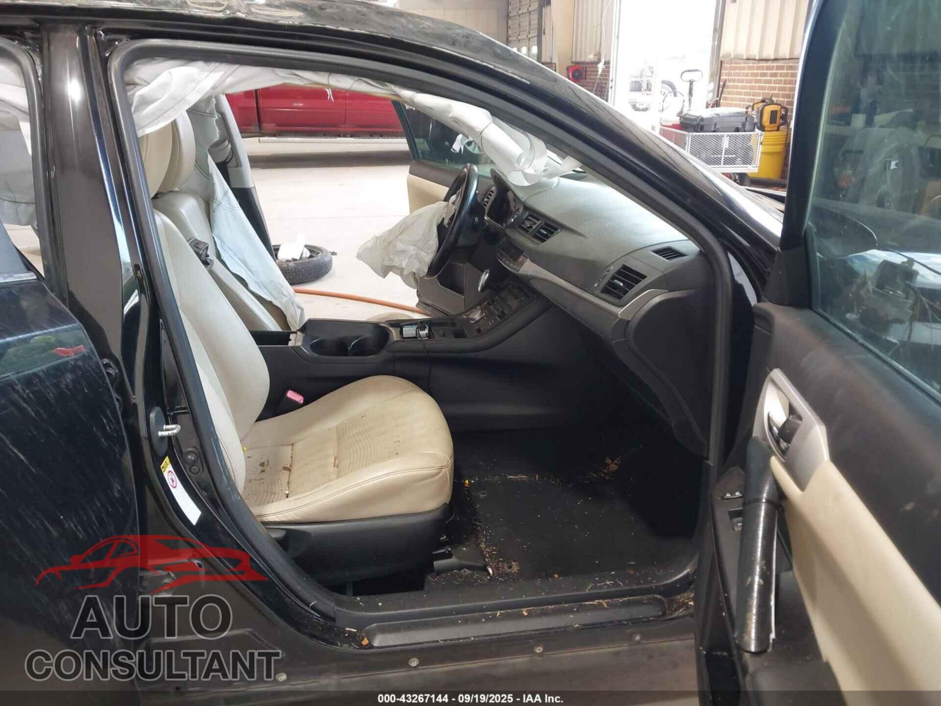 LEXUS CT 200H 2011 - JTHKD5BH8B2008754