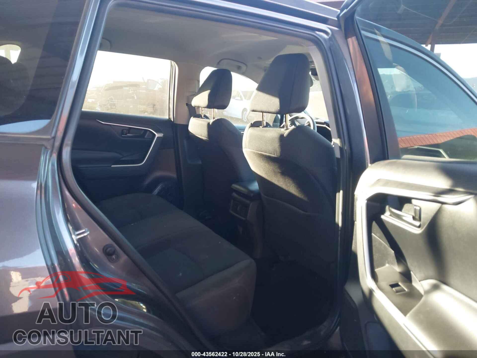 TOYOTA RAV4 2023 - 2T3F1RFV3PC342676