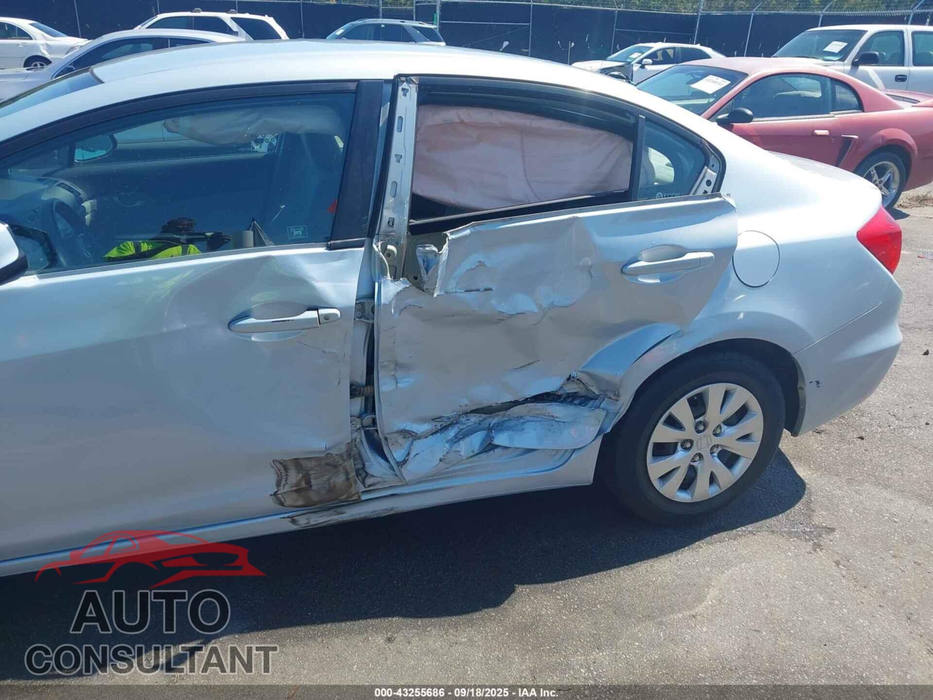 HONDA CIVIC 2012 - 2HGFB2F55CH559483