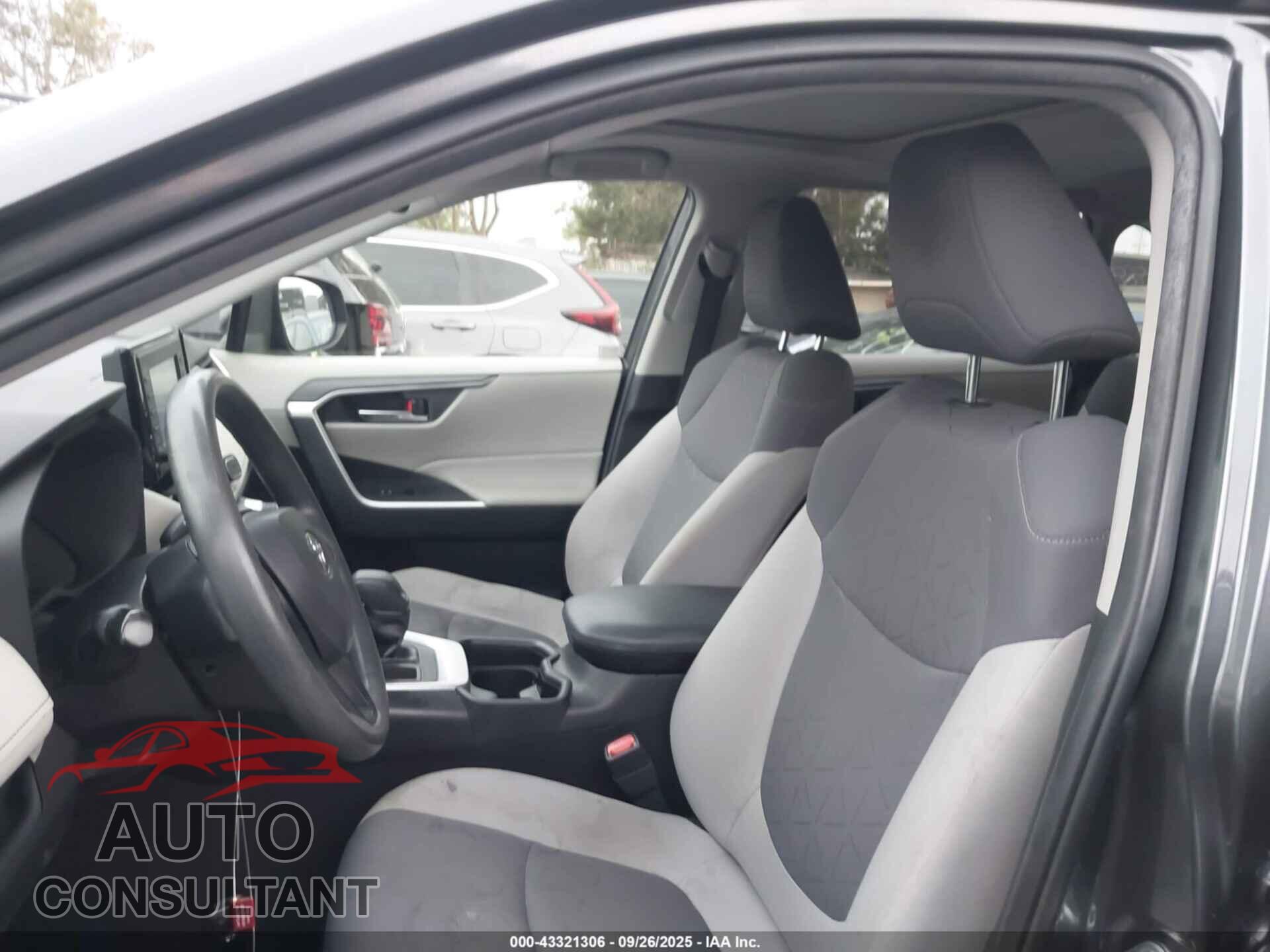 TOYOTA RAV4 2019 - JTMP1RFV5KD520130