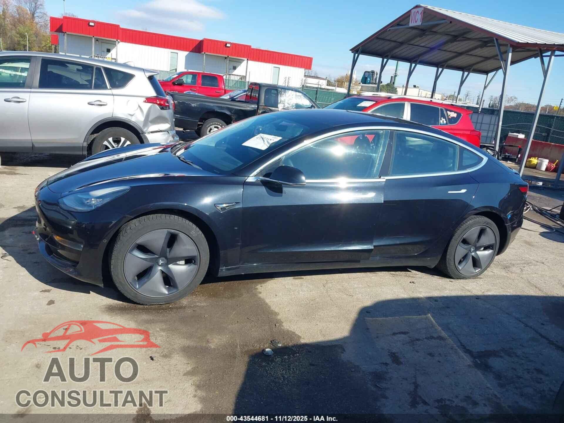 TESLA MODEL 3 2018 - 5YJ3E1EB8JF070525