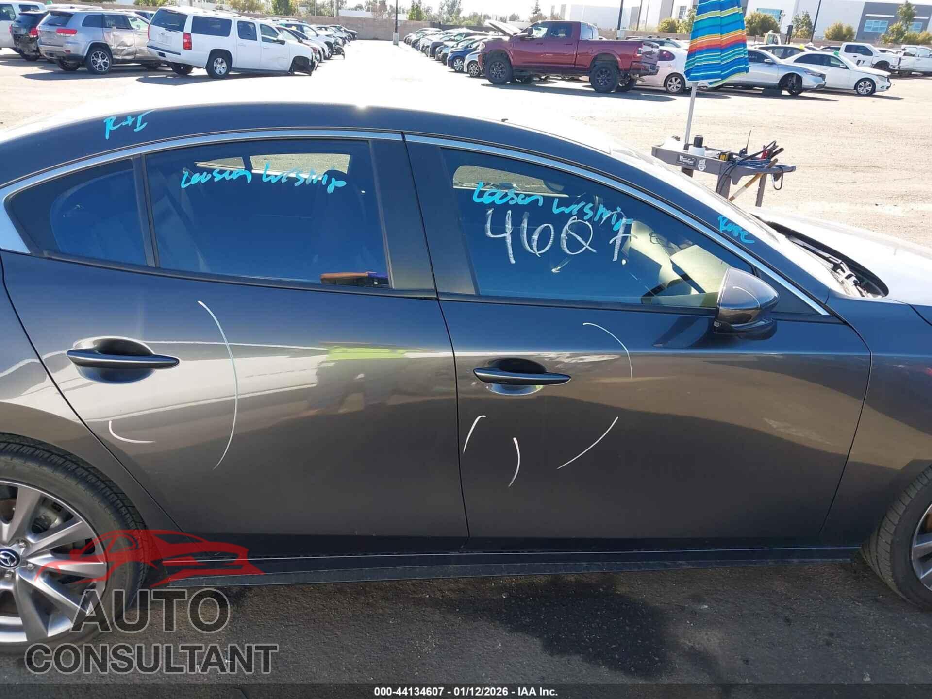 MAZDA MAZDA3 2019 - JM1BPACL1K1110357