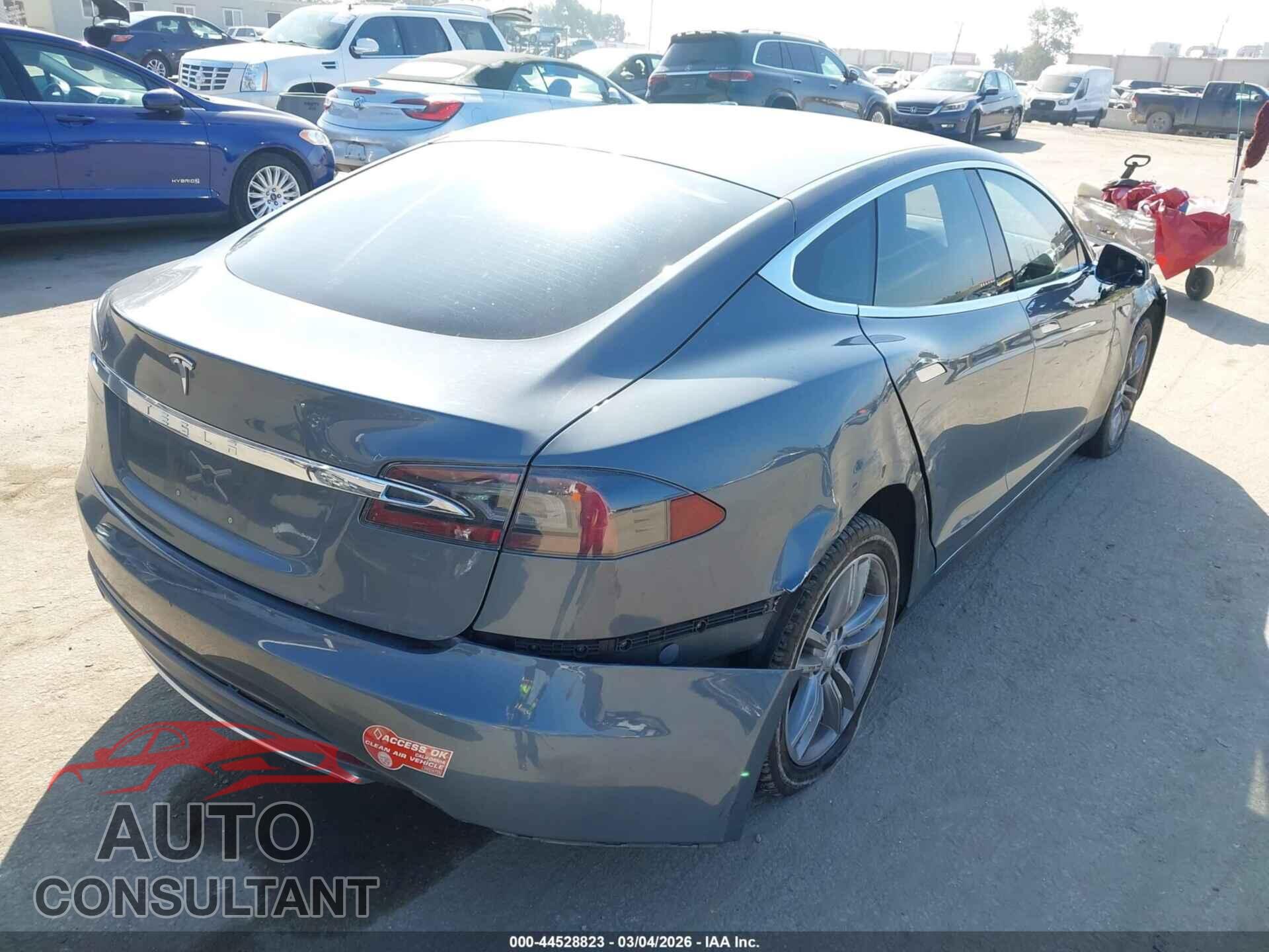 TESLA MODEL S 2013 - 5YJSA1CG0DFP27490