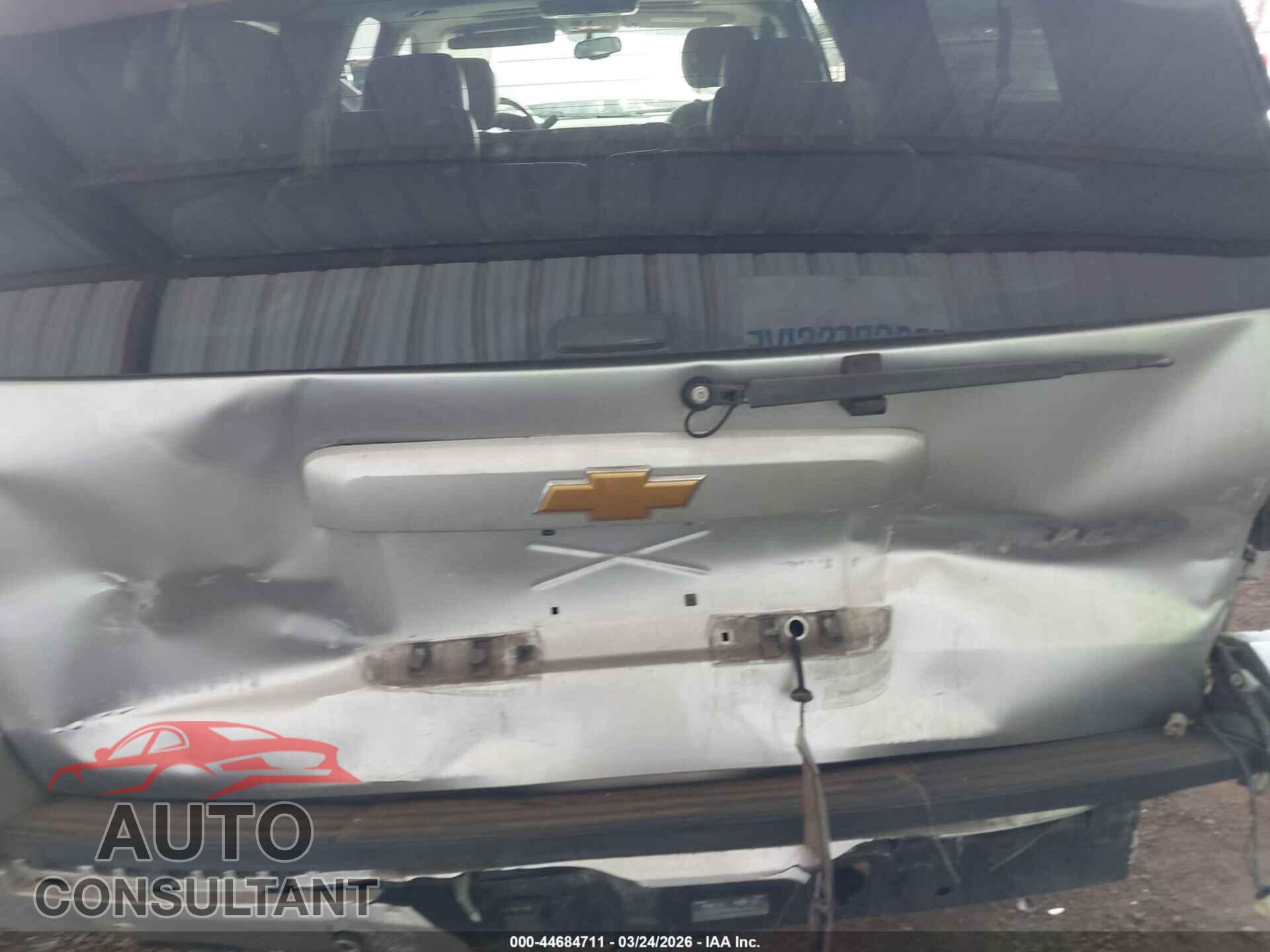 CHEVROLET SUBURBAN 1500 2013 - 1GNSCJE07DR121180