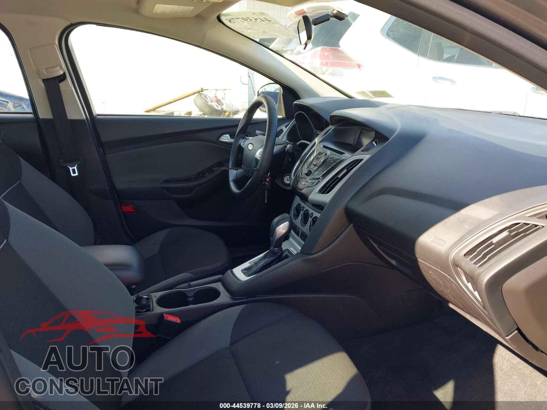 FORD FOCUS 2014 - 1FADP3F2XEL428208