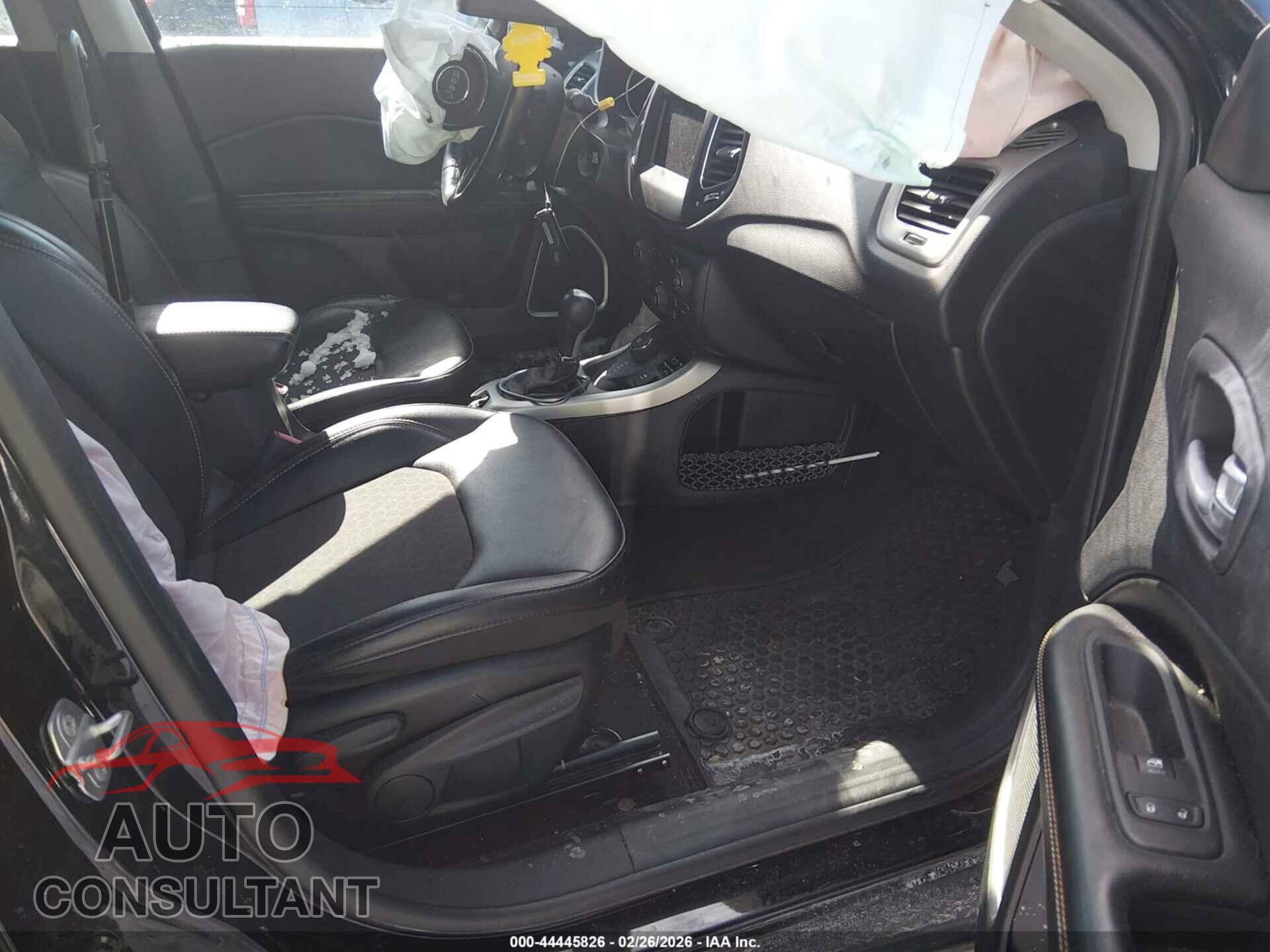 JEEP COMPASS 2019 - 3C4NJDBB9KT847680