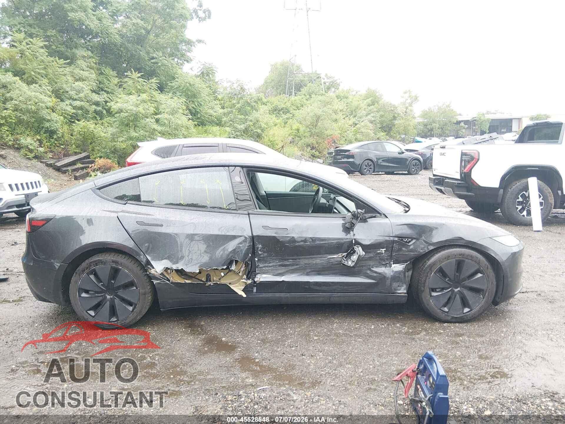 TESLA MODEL 3 2024 - 5YJ3E1EA2RF721103