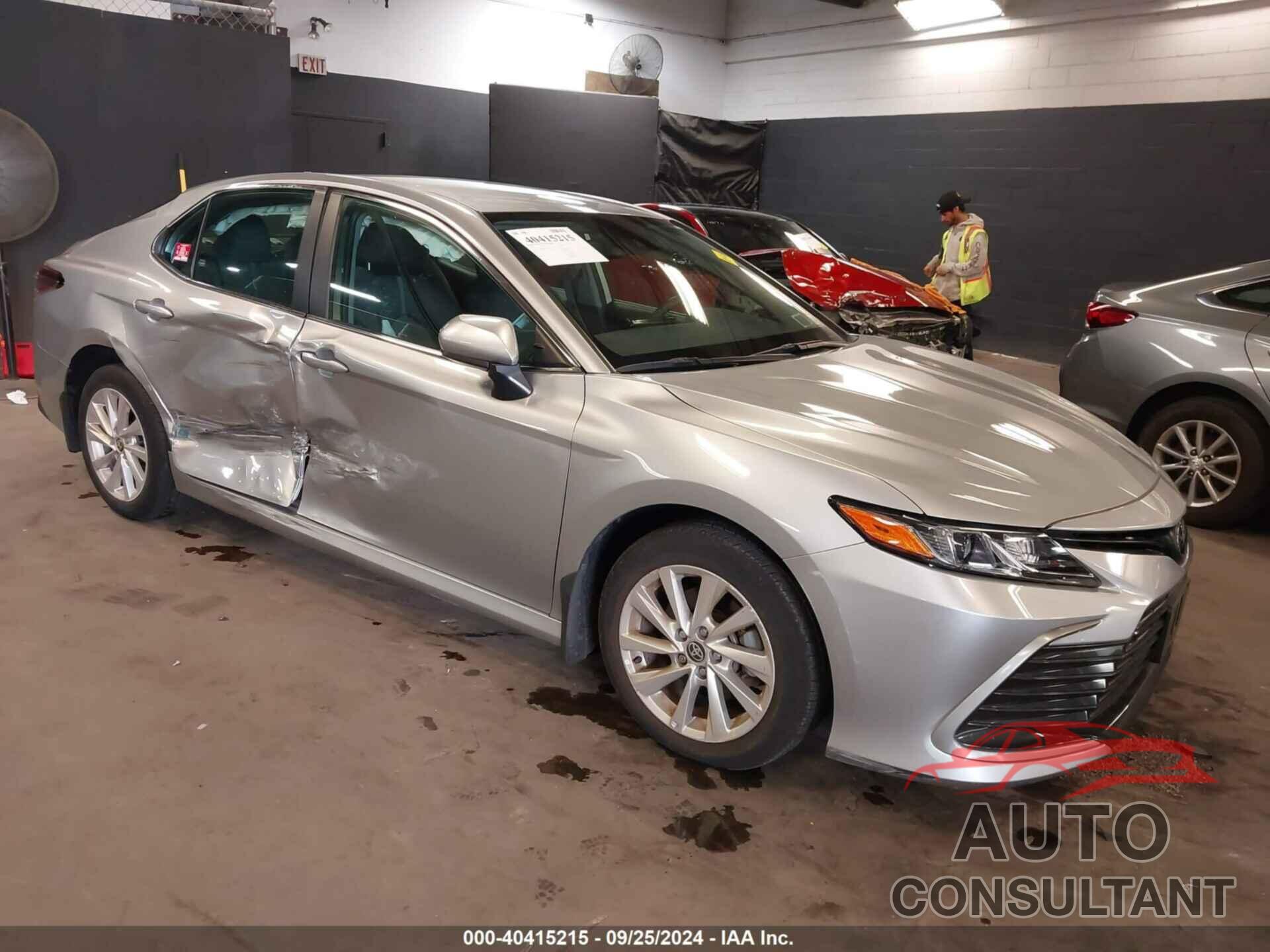 TOYOTA CAMRY 2021 - 4T1C11AK6MU528006