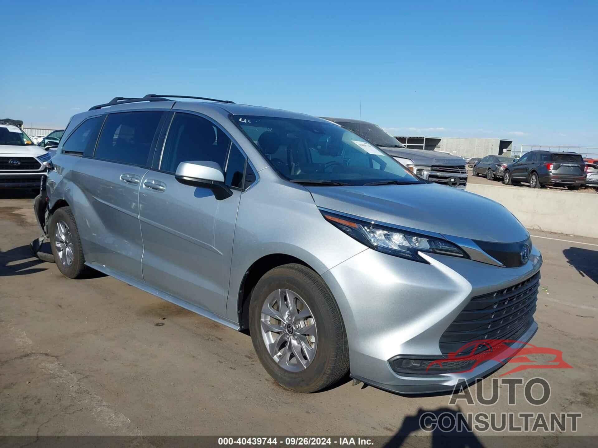 TOYOTA SIENNA 2022 - 5TDKRKEC6NS103246