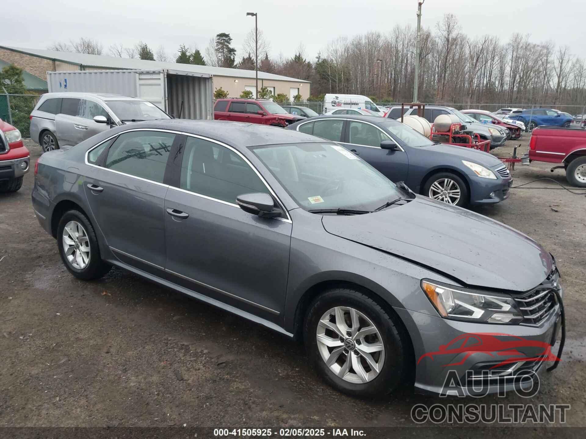 VOLKSWAGEN PASSAT 2017 - 1VWAT7A38HC025121