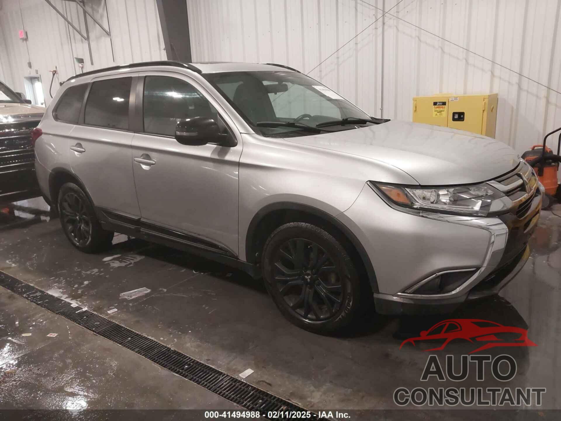 MITSUBISHI OUTLANDER 2018 - JA4AZ3A38JZ031475
