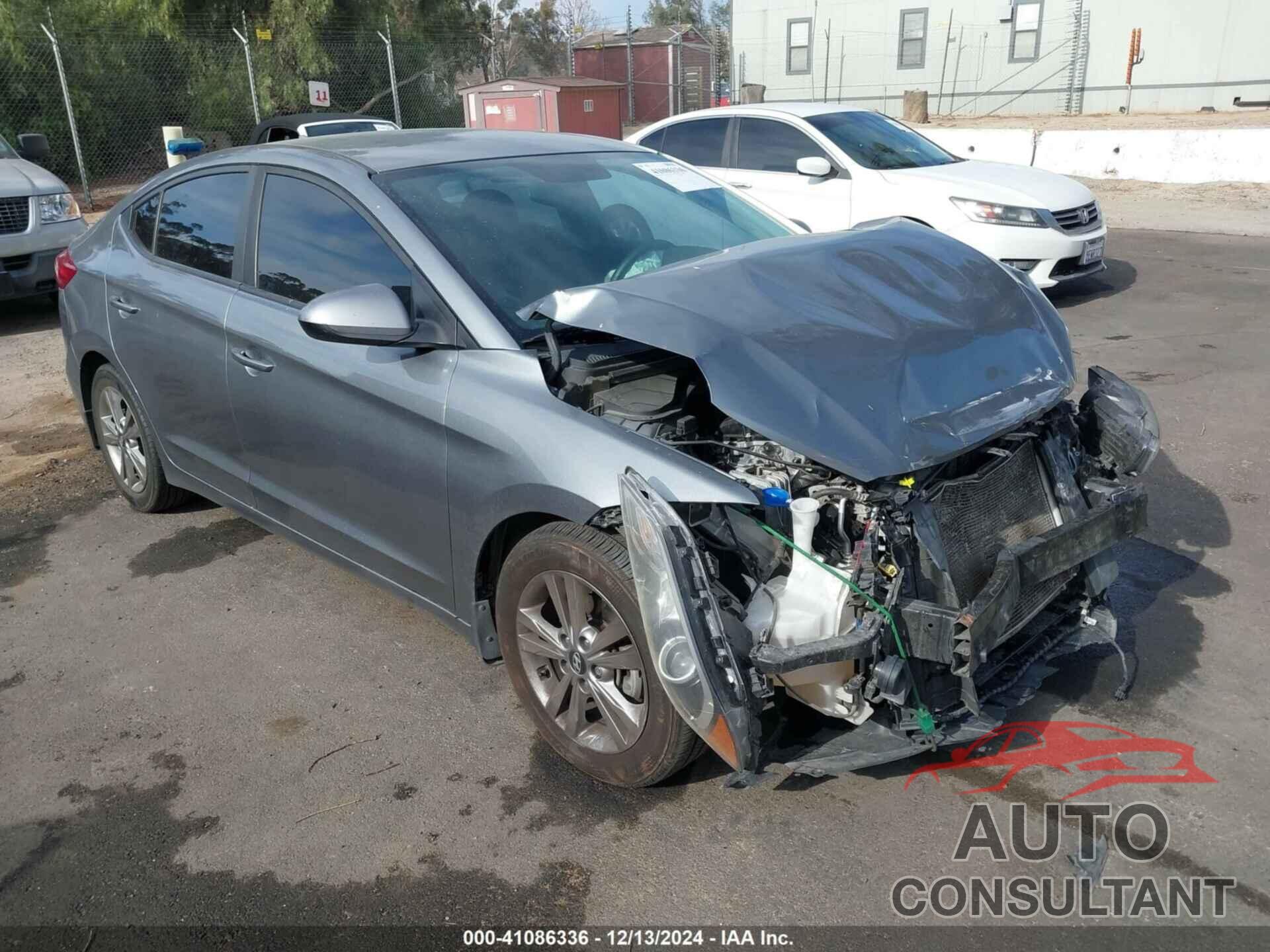 HYUNDAI ELANTRA 2018 - KMHD84LF0JU557482