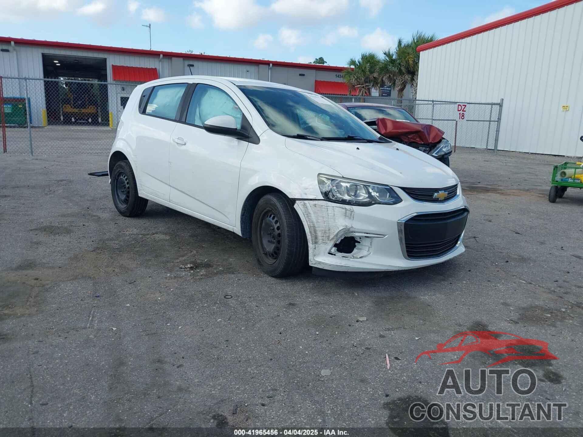 CHEVROLET SONIC 2017 - 1G1JG6SH6H4142341