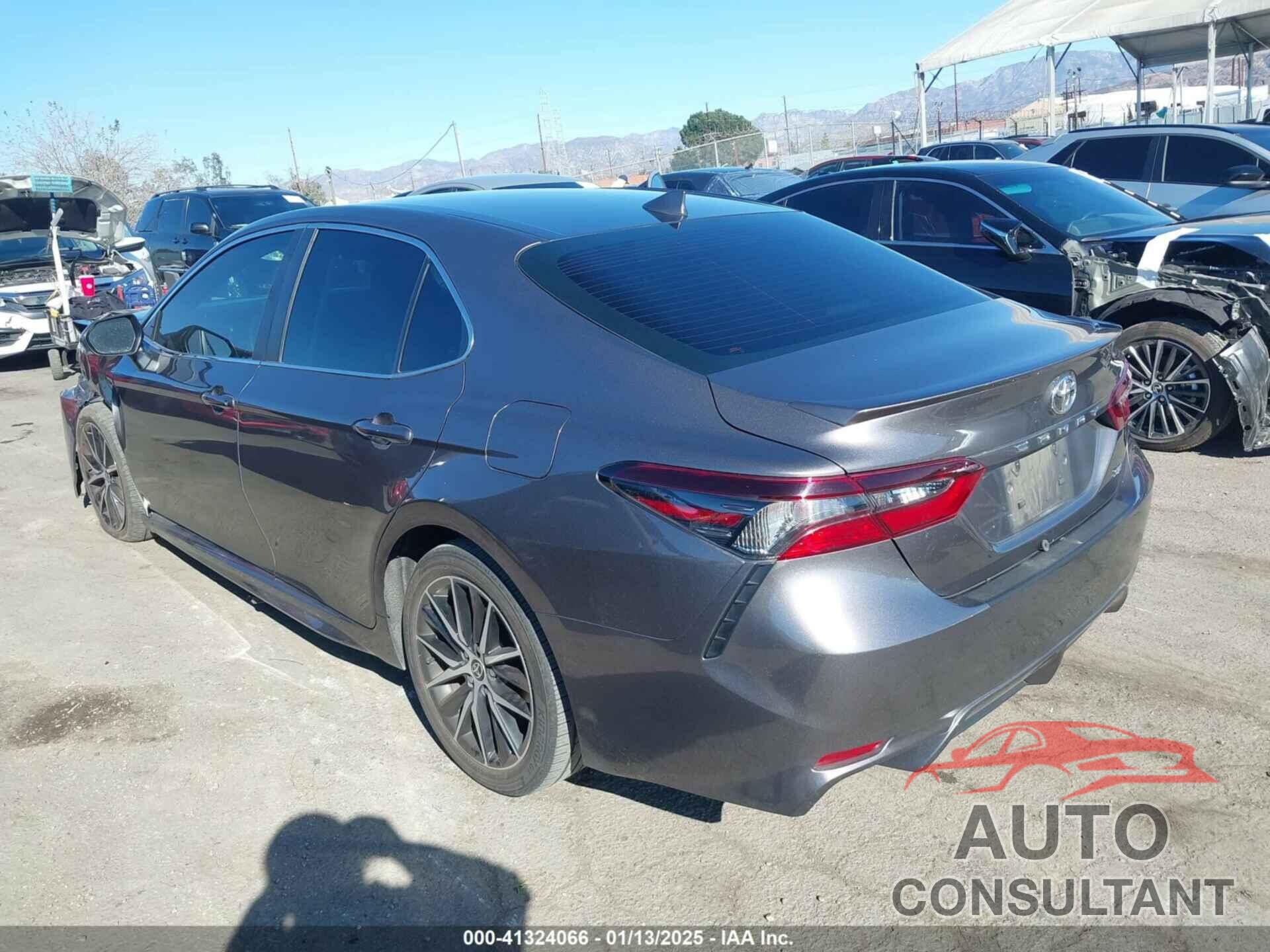 TOYOTA CAMRY 2022 - 4T1T11AK9NU709831